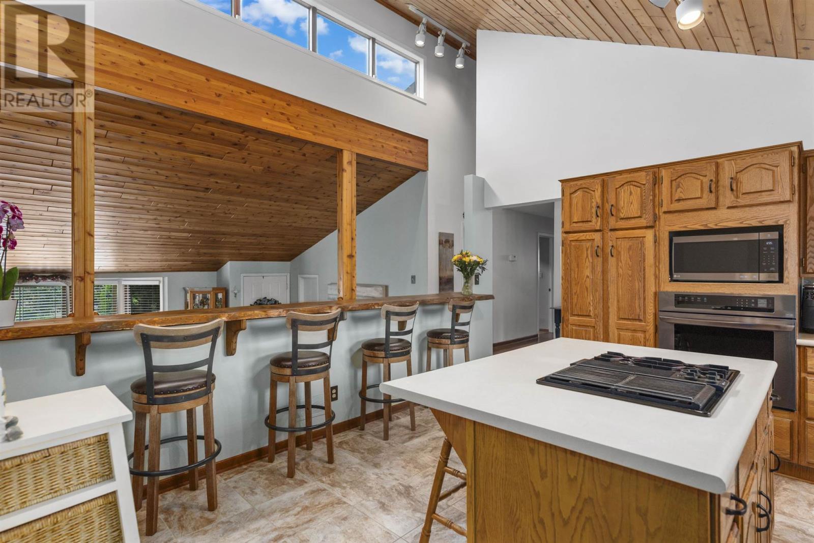 Photo 44 of 164 Iris Cres, Thunder Bay ON