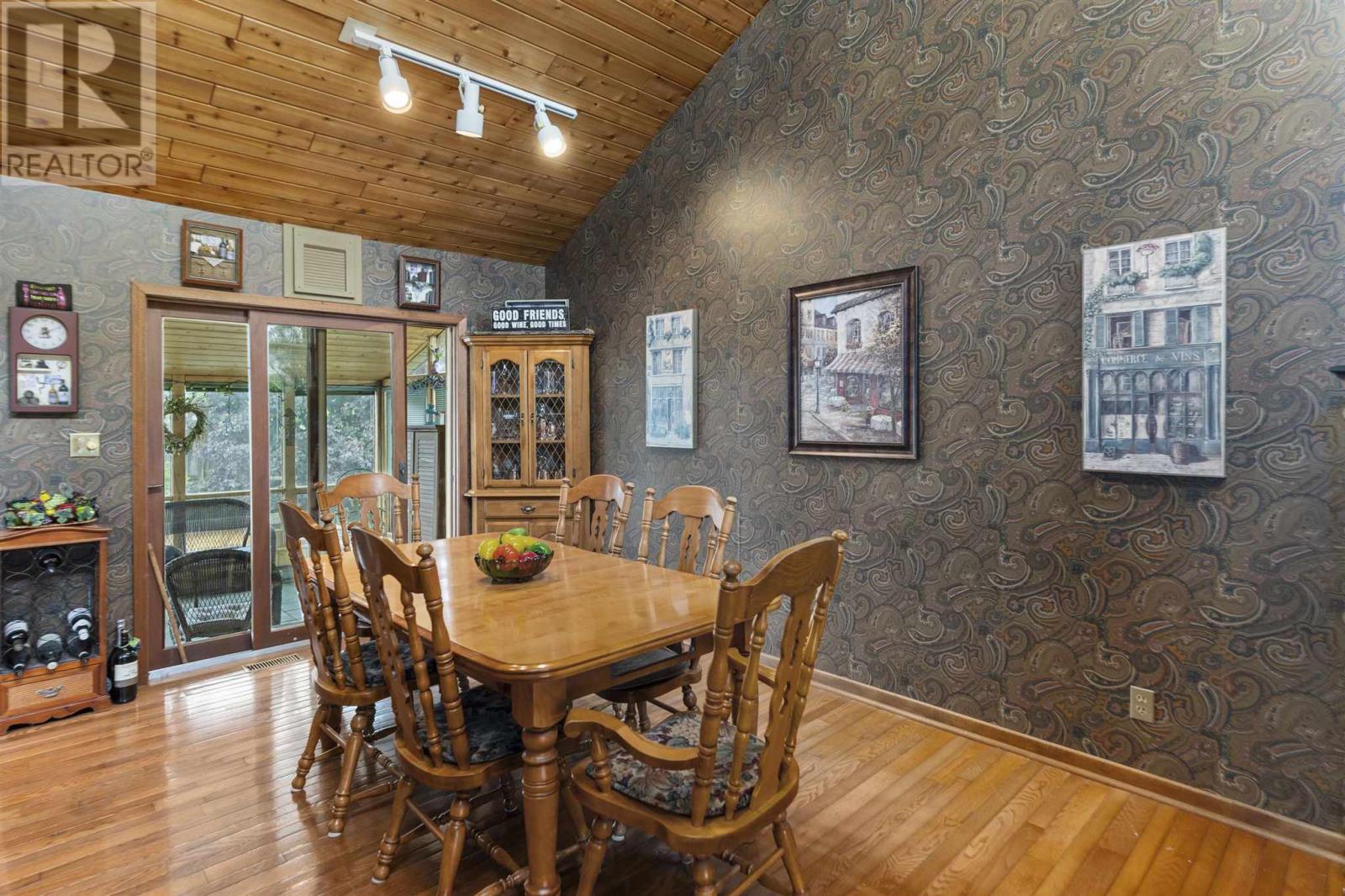 Photo 25 of 164 Iris Cres, Thunder Bay ON