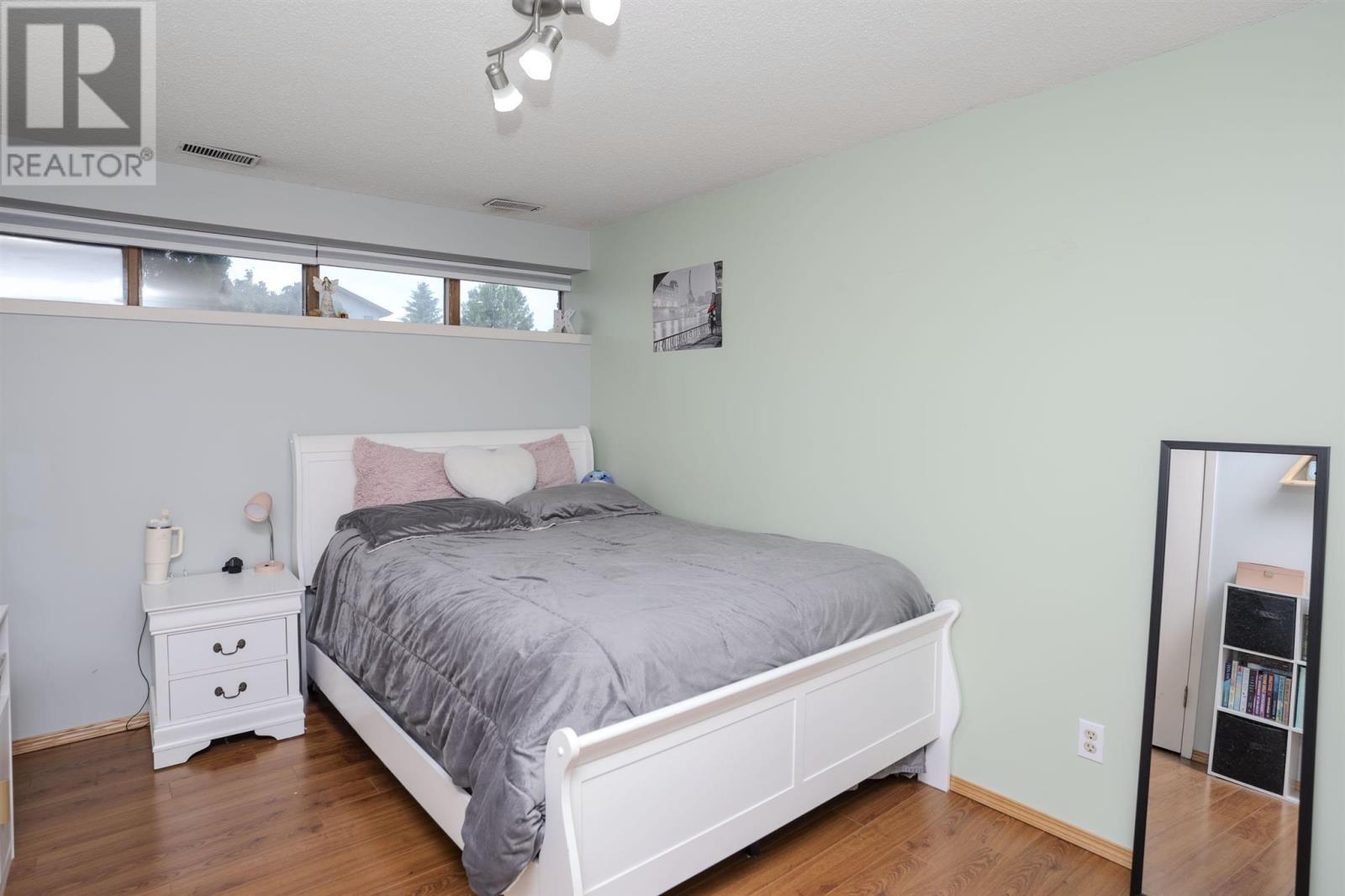 Photo 7 of 164 Iris Cres, Thunder Bay ON