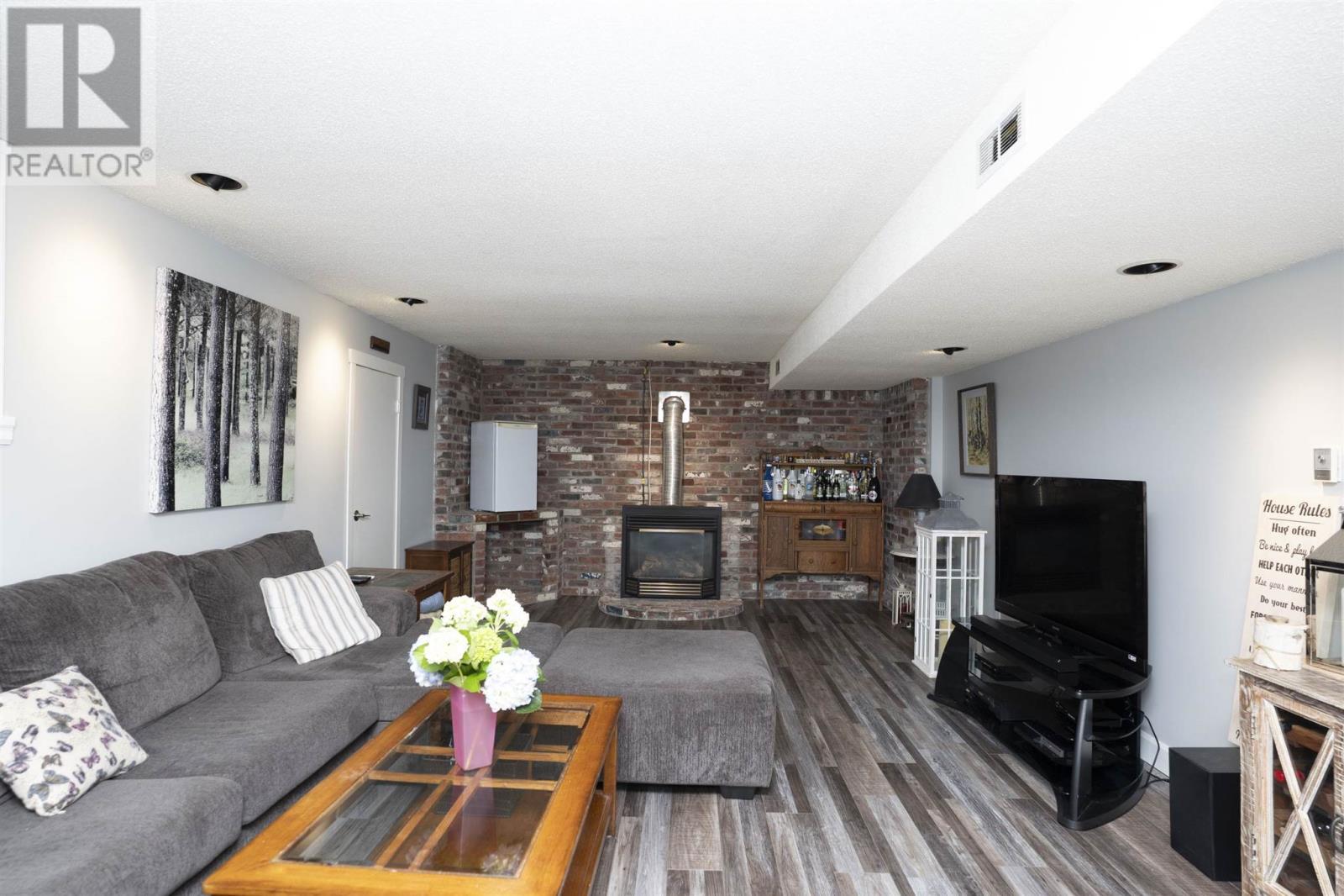 Photo 8 of 164 Iris Cres, Thunder Bay ON