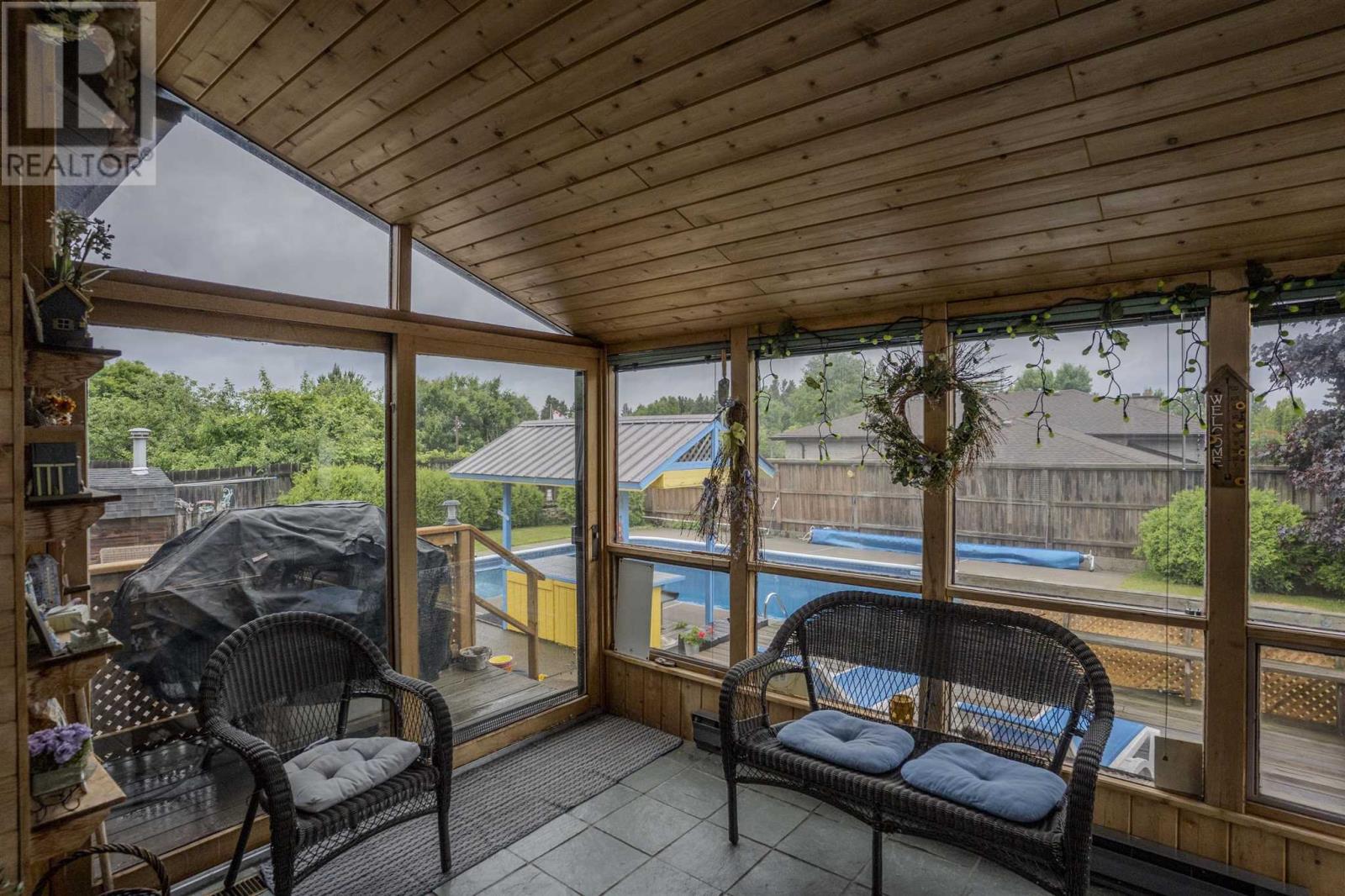 Photo 40 of 164 Iris Cres, Thunder Bay ON