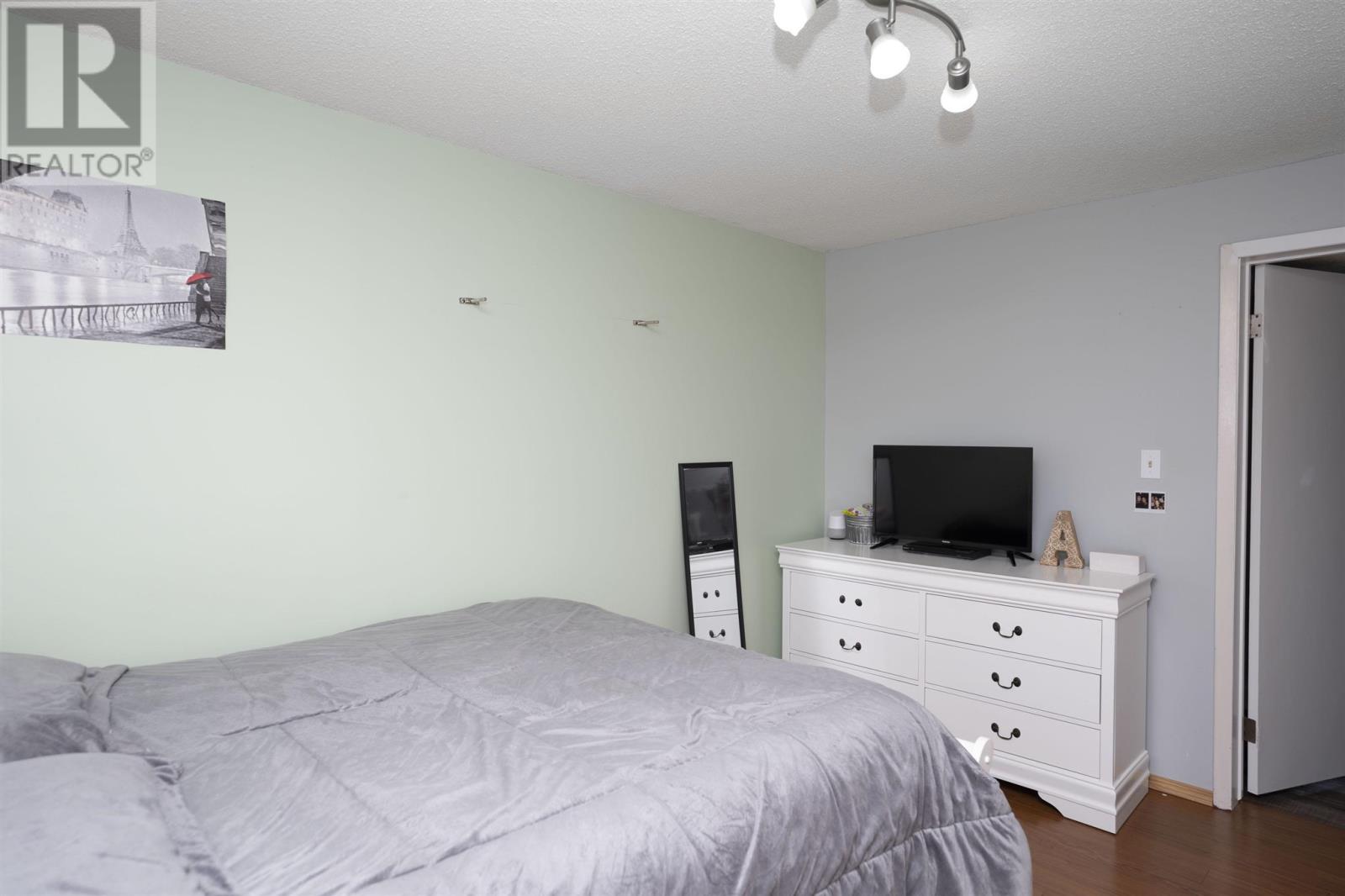 Photo 50 of 164 Iris Cres, Thunder Bay ON