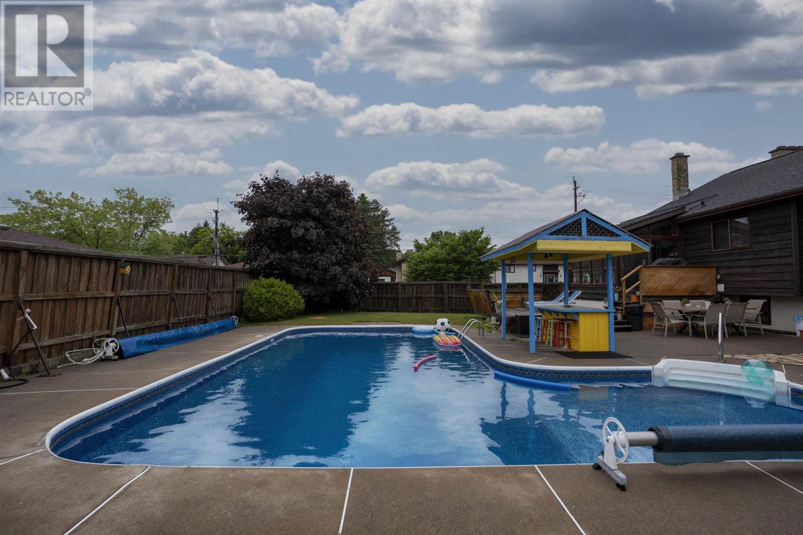 Photo 33 of 164 Iris Cres, Thunder Bay ON
