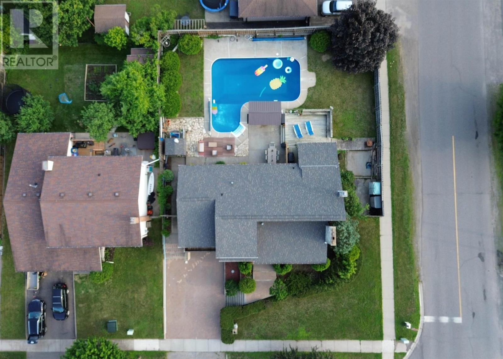 Photo 29 of 164 Iris Cres, Thunder Bay ON