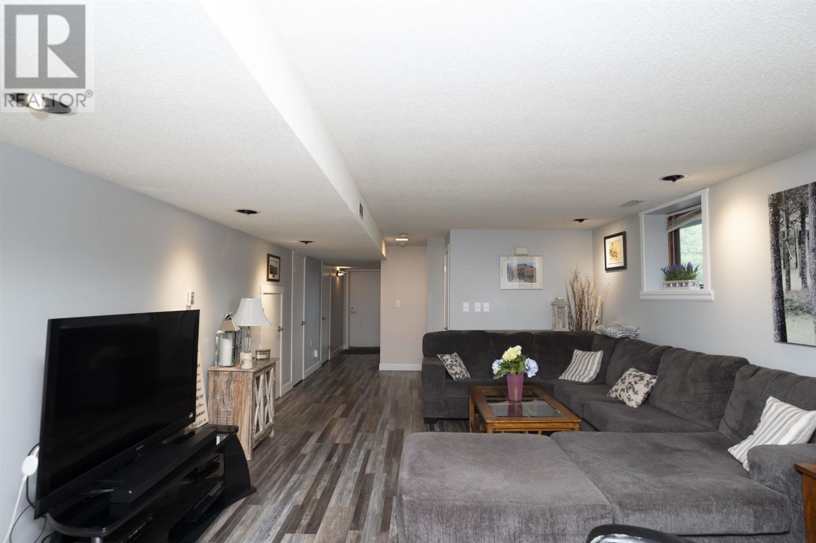 Photo 41 of 164 Iris Cres, Thunder Bay ON