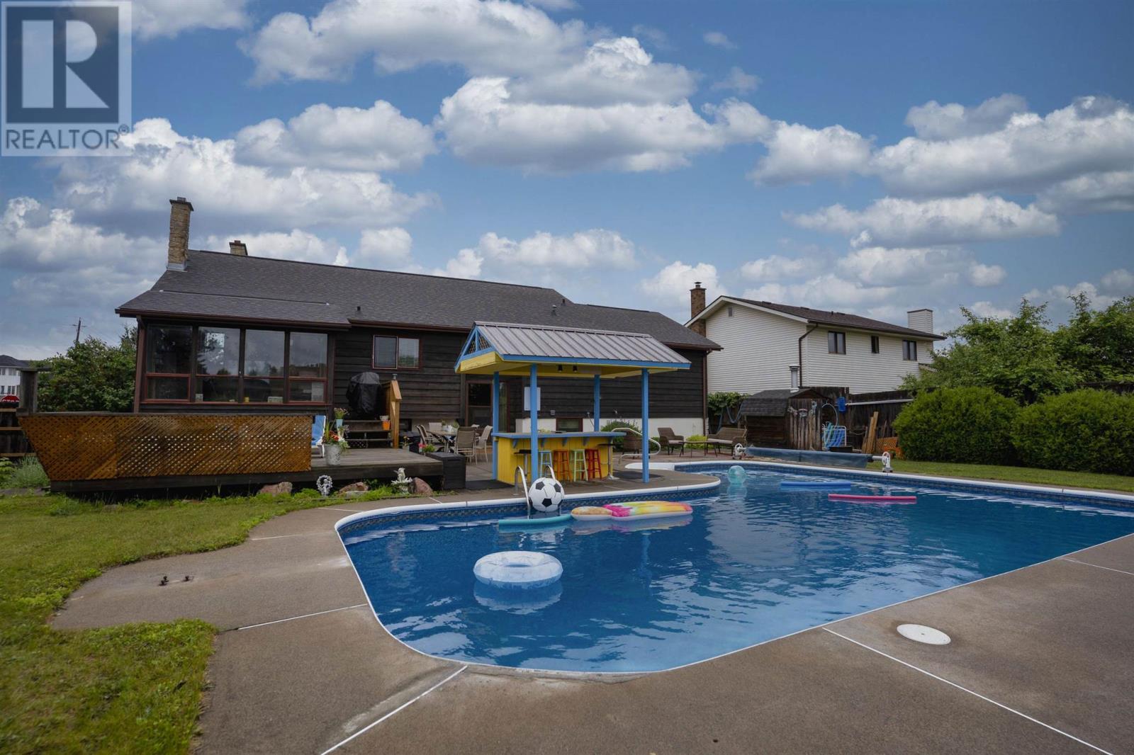 Photo 23 of 164 Iris Cres, Thunder Bay ON