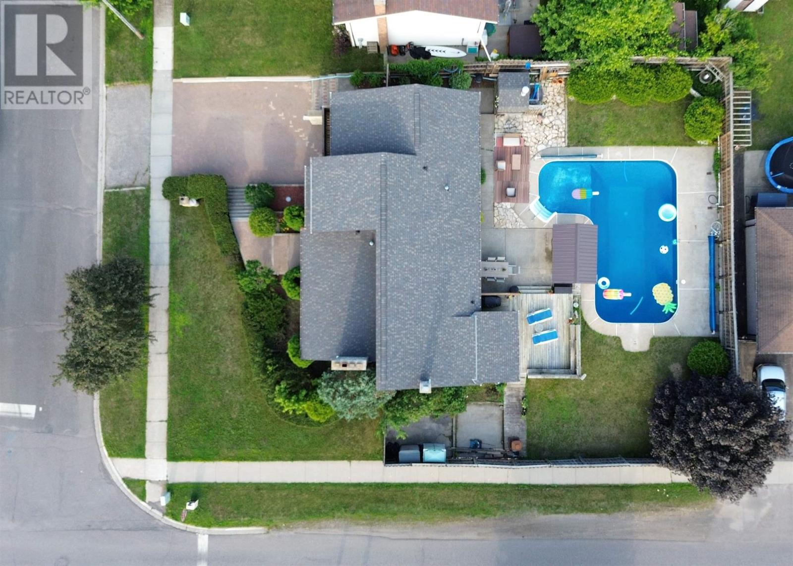 Photo 31 of 164 Iris Cres, Thunder Bay ON
