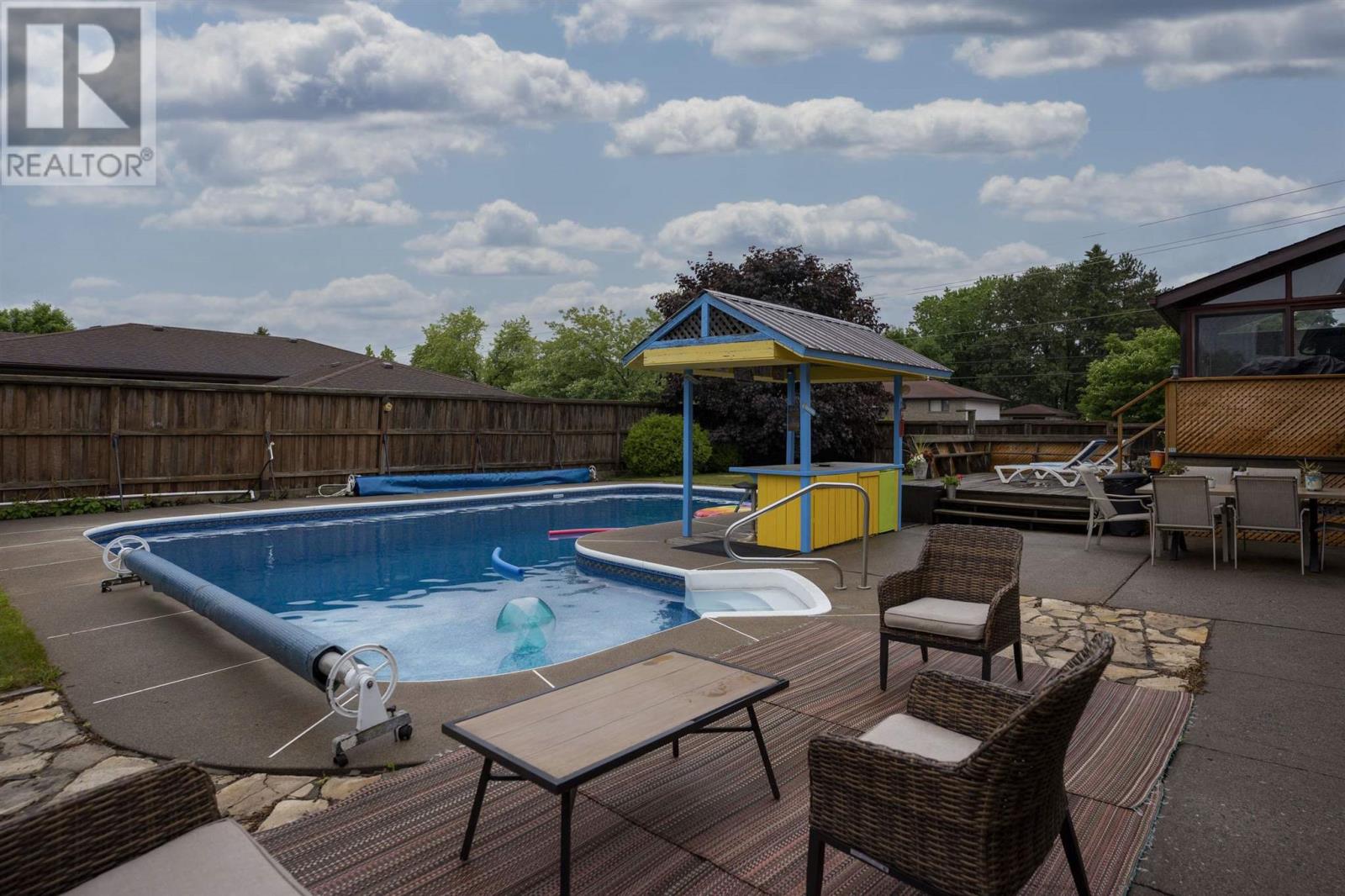 Photo 18 of 164 Iris Cres, Thunder Bay ON