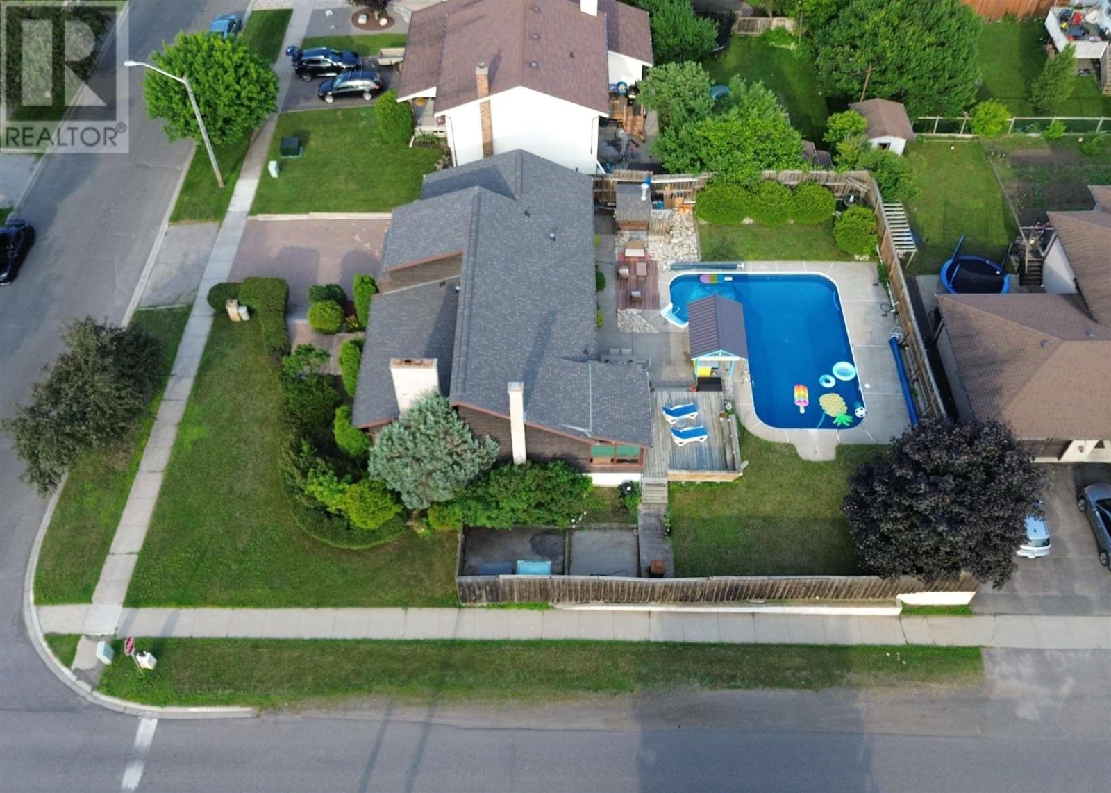 Photo 28 of 164 Iris Cres, Thunder Bay ON