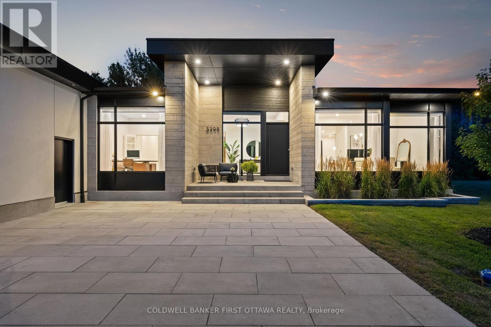 Custom built 2023 luxury bungalow & OG owners.