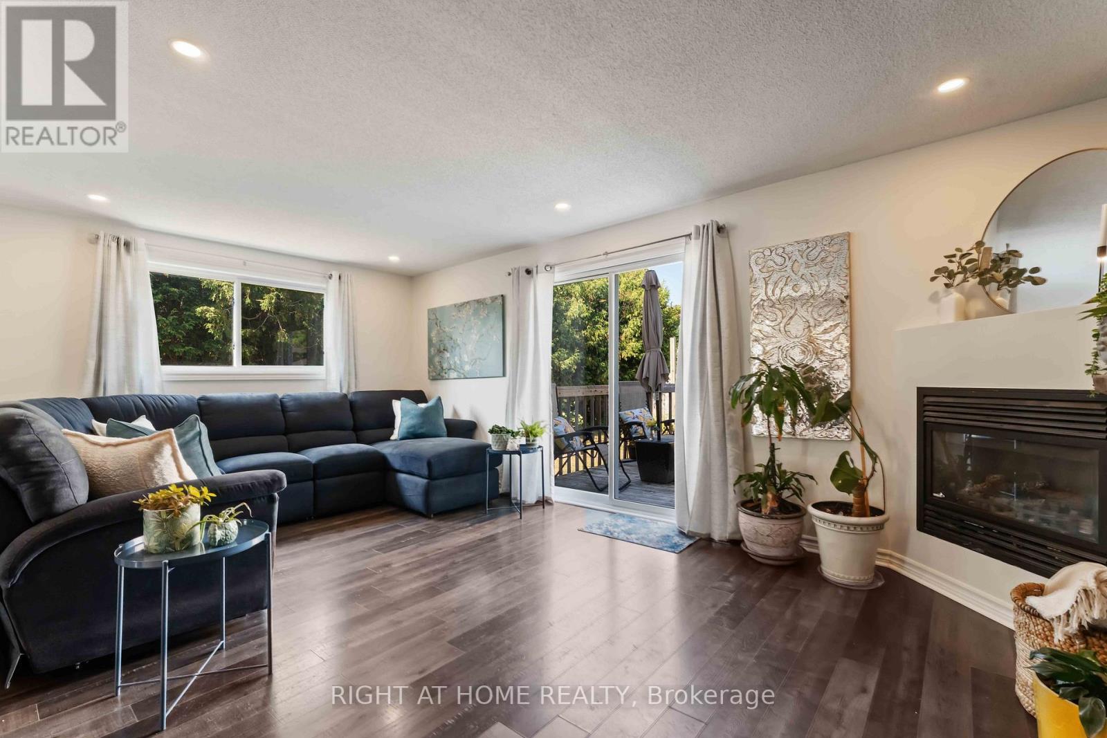 Photo 31 of 1 Berkshire Way, Ottawa ON