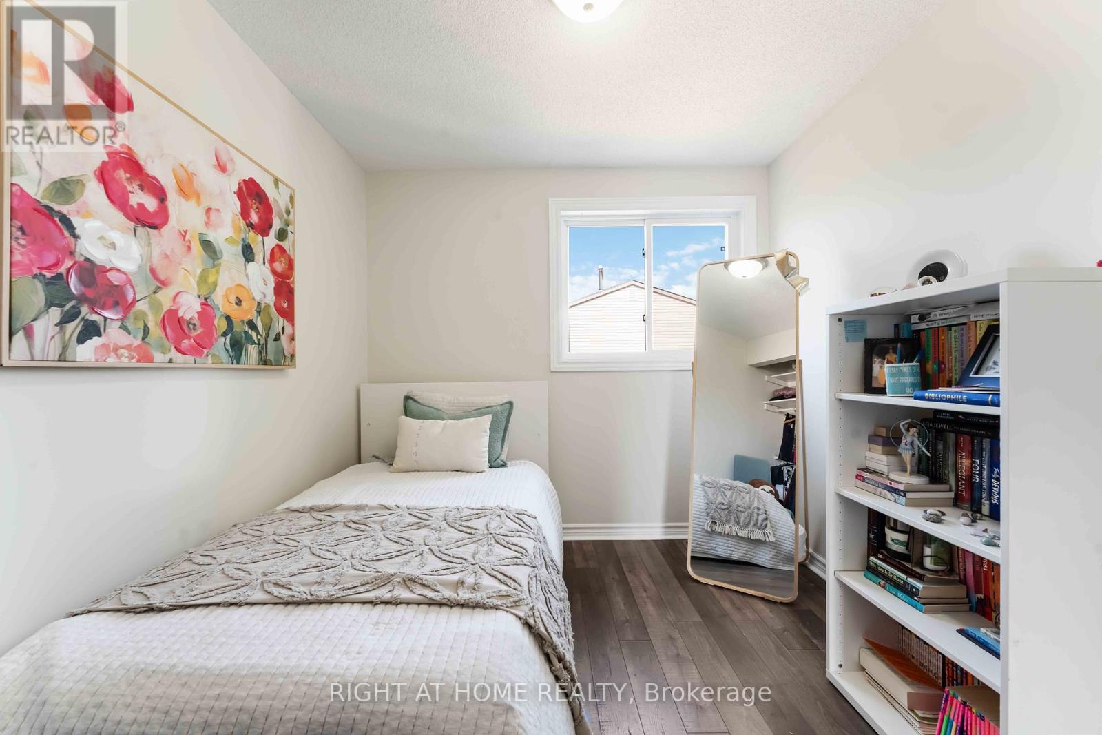 Photo 8 of 1 Berkshire Way, Ottawa ON