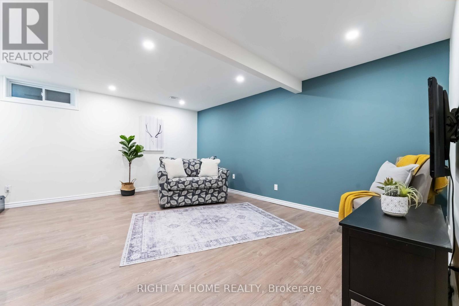 Photo 32 of 1 Berkshire Way, Ottawa ON
