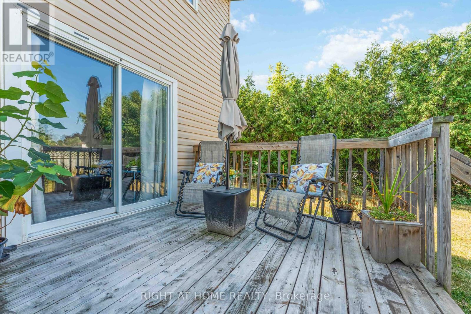Photo 33 of 1 Berkshire Way, Ottawa ON