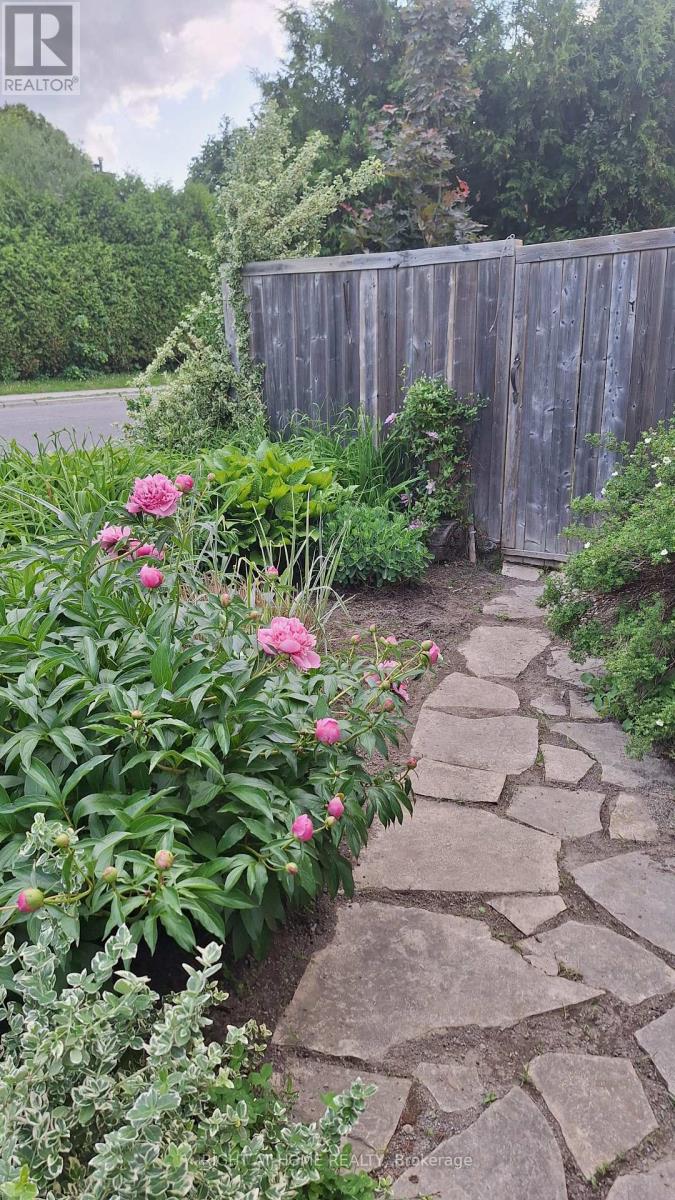 Photo 3 of 1 Berkshire Way, Ottawa ON