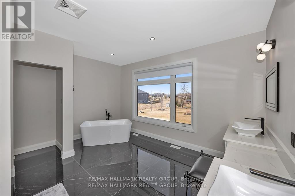 Photo 5 of 595 Shoreway Drive, Ottawa ON
