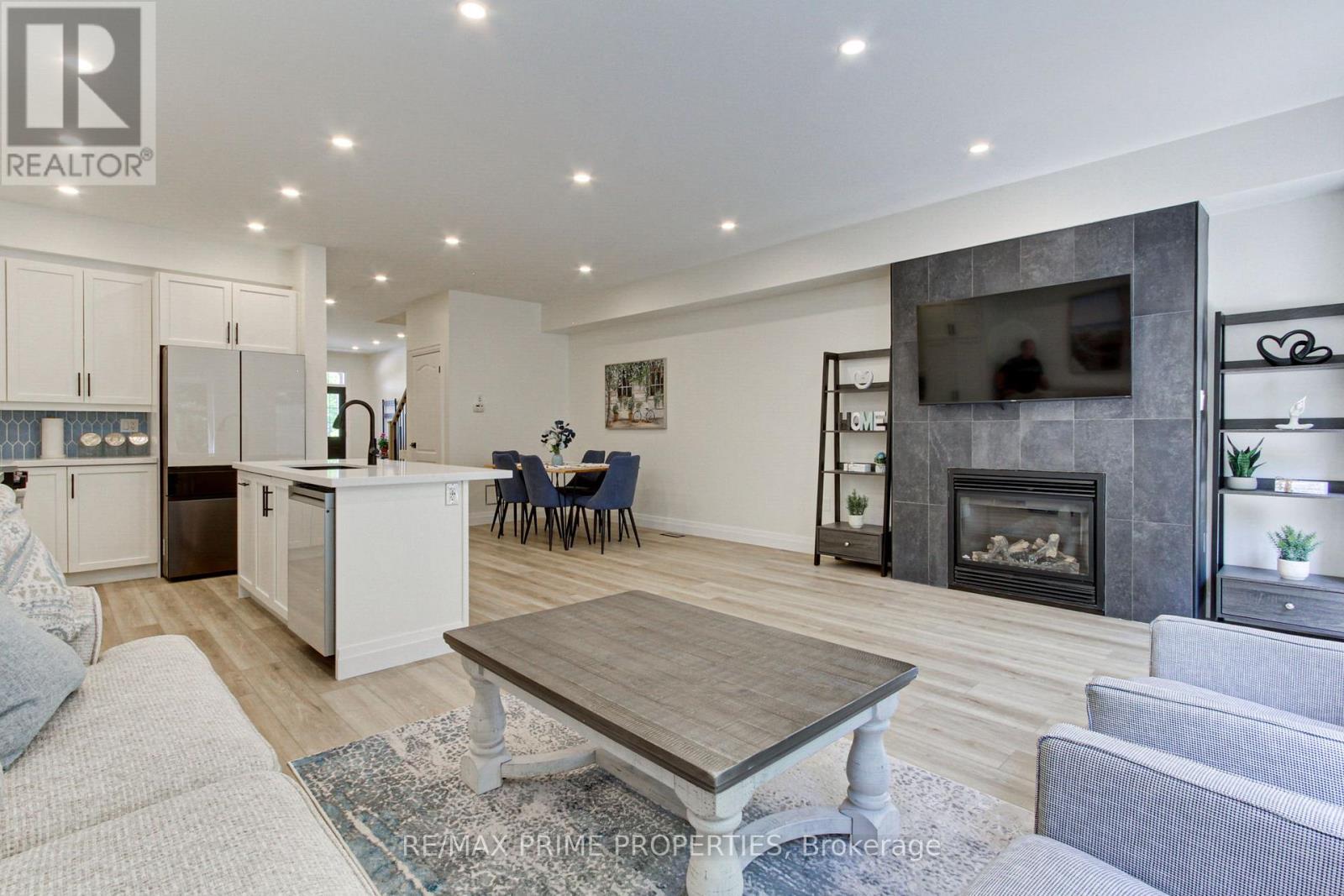 Photo 10 of 39 Scotia Road, Georgina ON