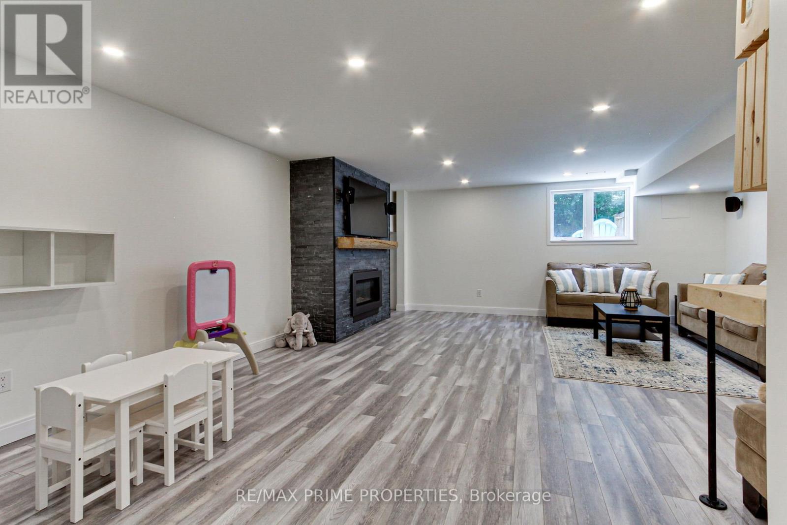 Photo 23 of 39 Scotia Road, Georgina ON