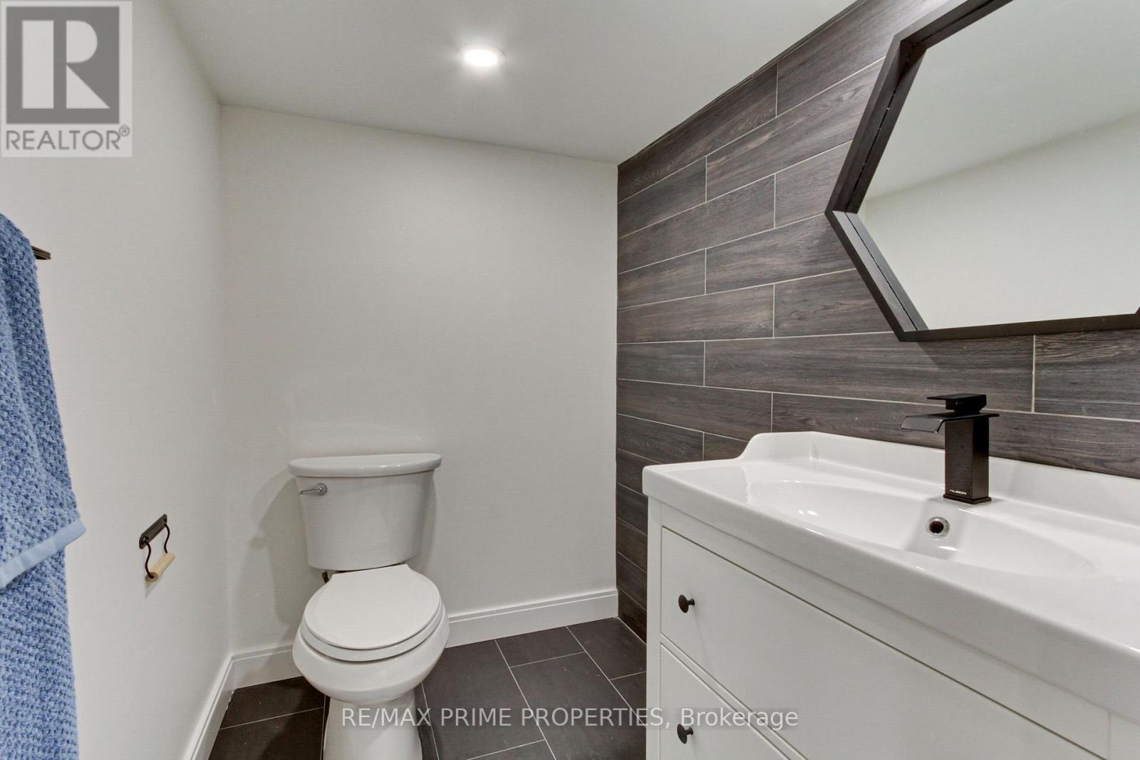 Photo 27 of 39 Scotia Road, Georgina ON