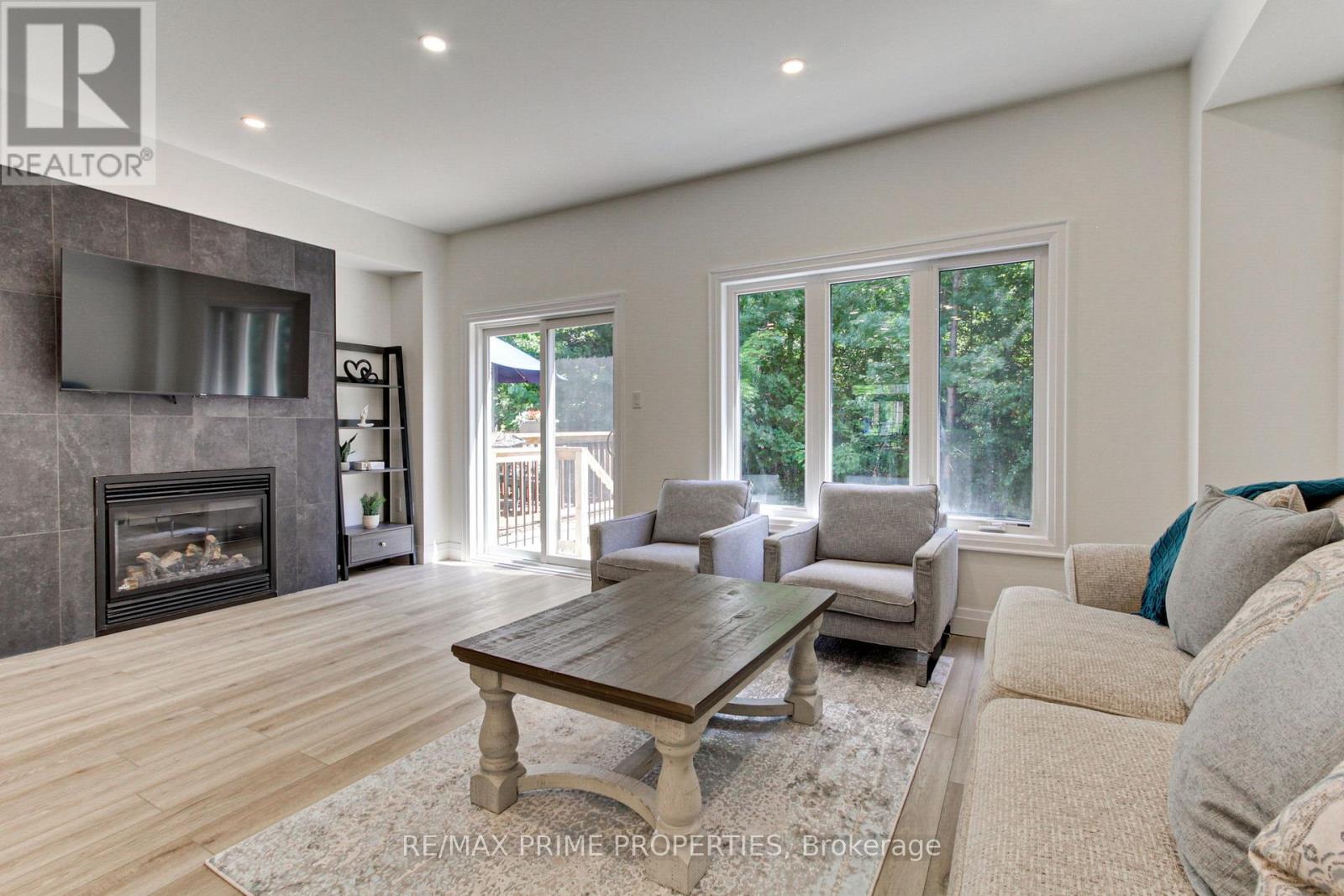 Photo 9 of 39 Scotia Road, Georgina ON