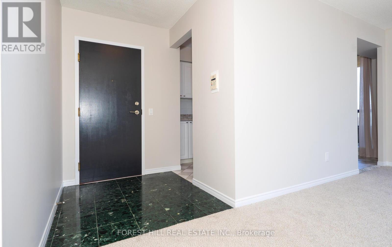 Photo 13 of 709 91 Townsgate Drive, Vaughan ON