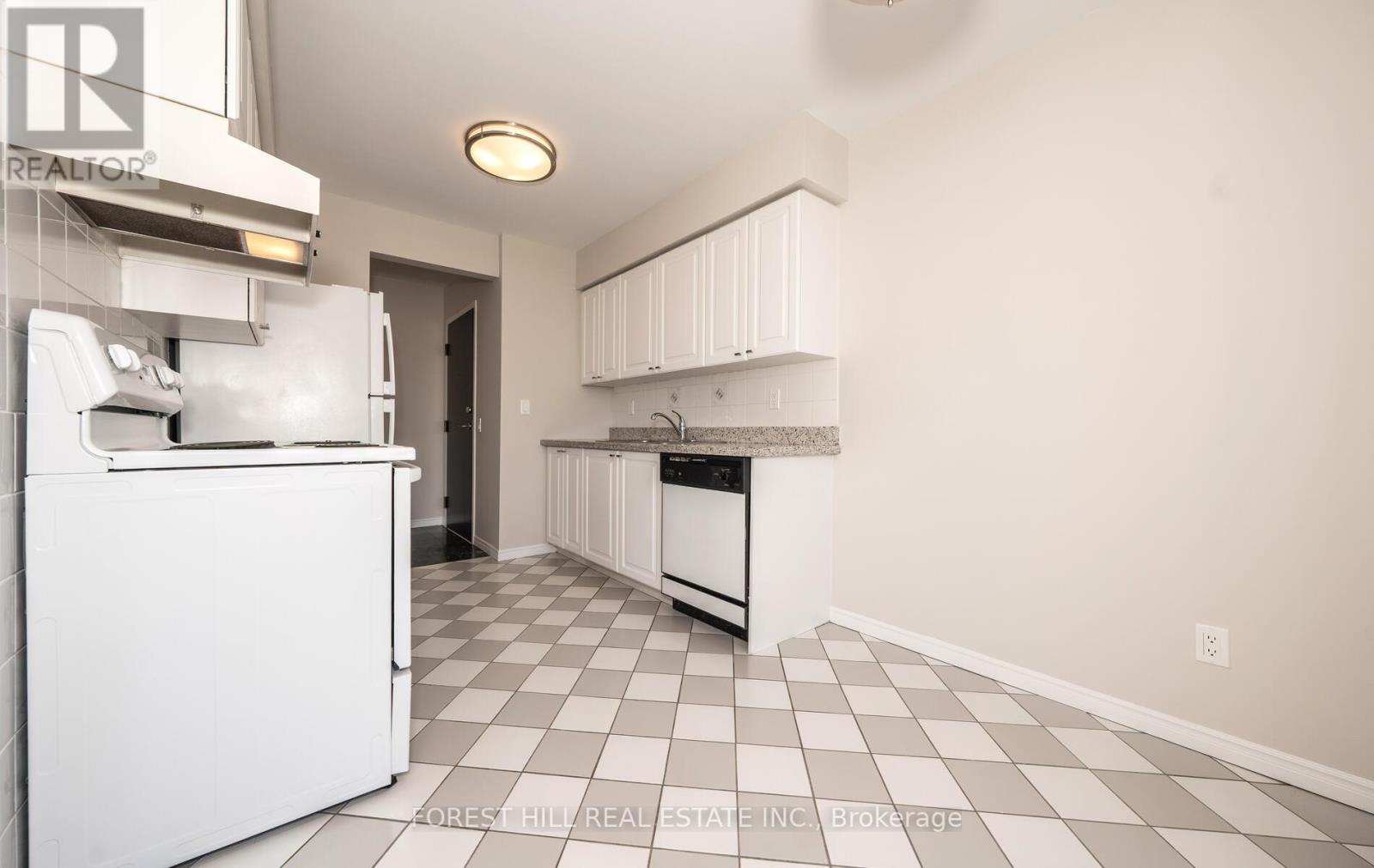 Photo 24 of 709 91 Townsgate Drive, Vaughan ON