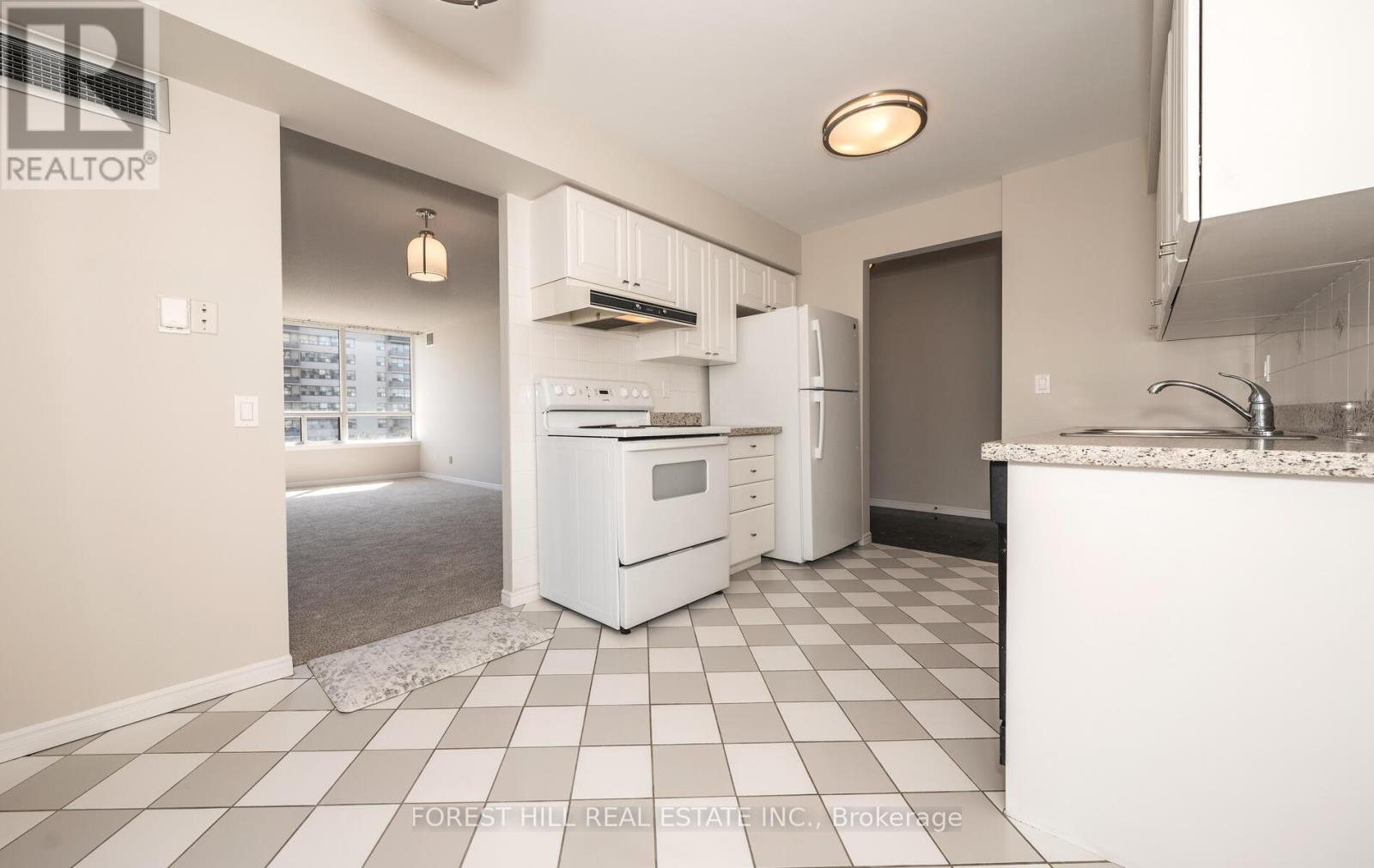 Photo 25 of 709 91 Townsgate Drive, Vaughan ON