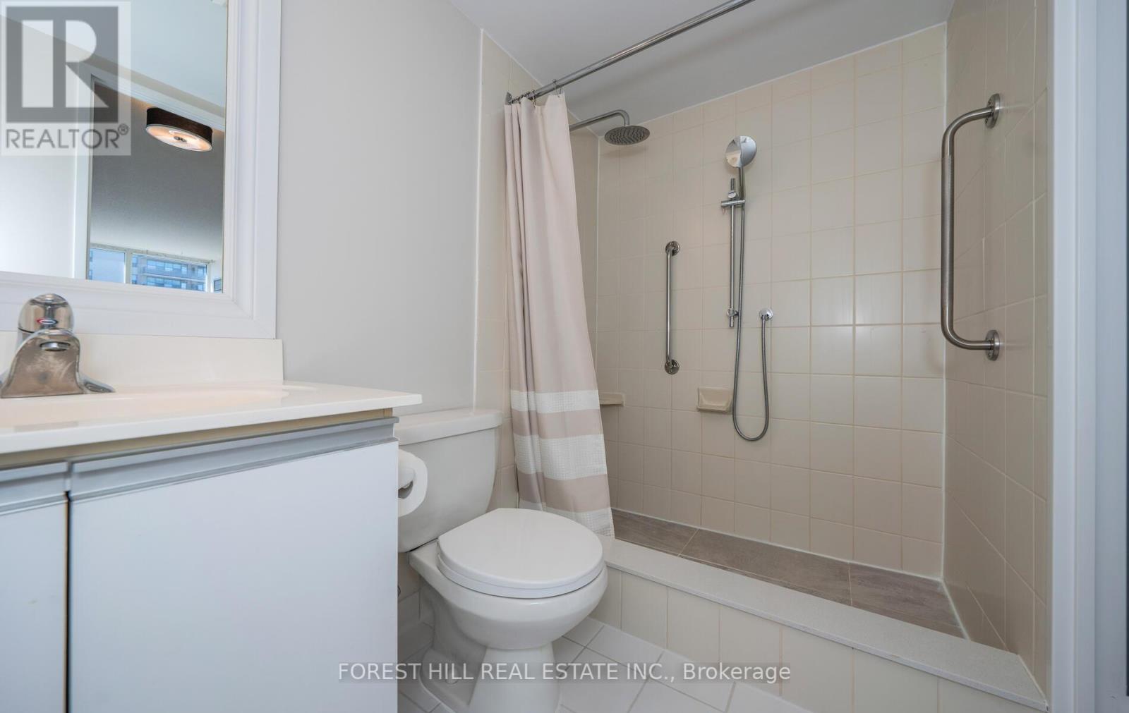 Photo 32 of 709 91 Townsgate Drive, Vaughan ON