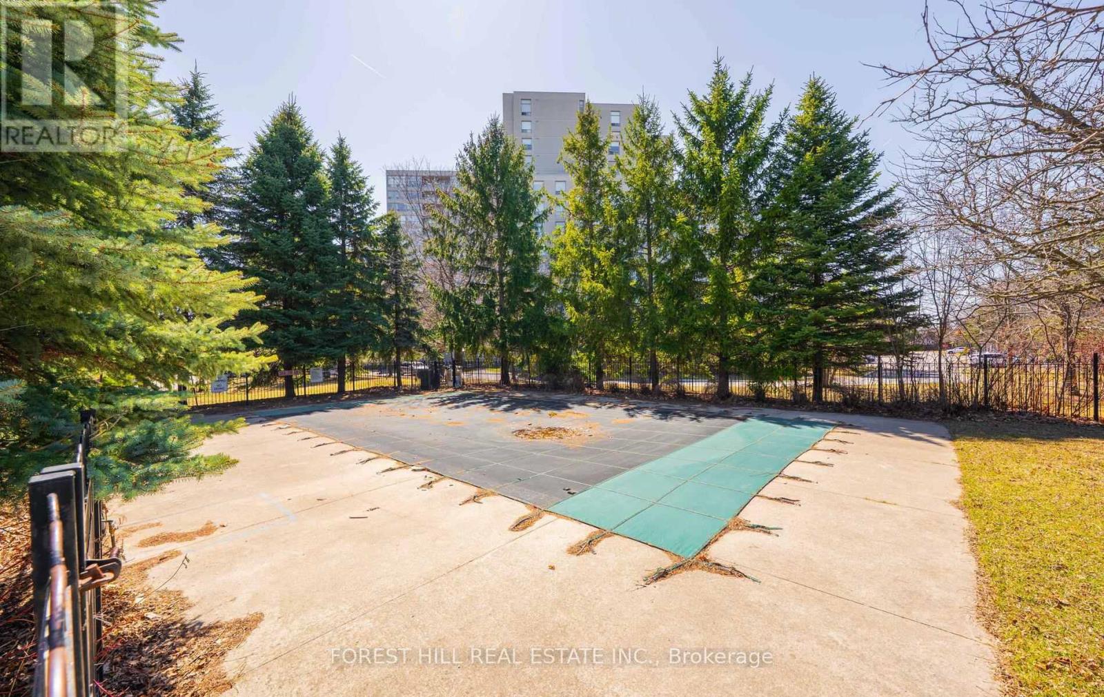 Photo 42 of 709 91 Townsgate Drive, Vaughan ON