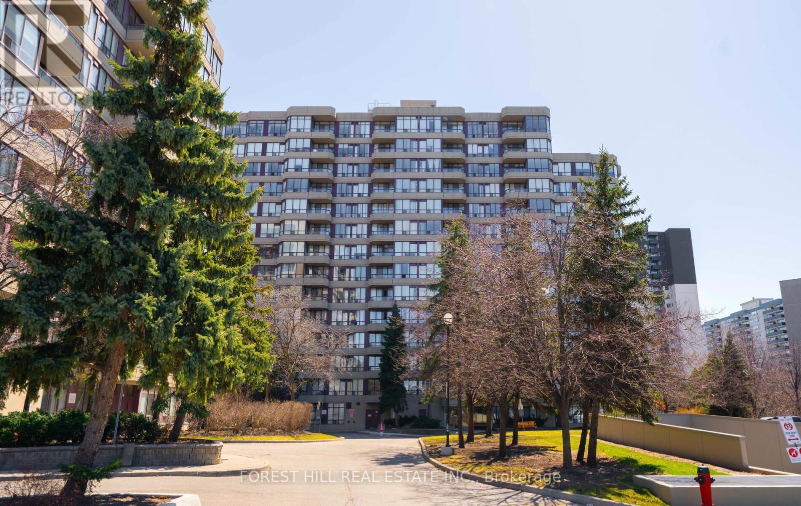 Photo 8 of 709 91 Townsgate Drive, Vaughan ON