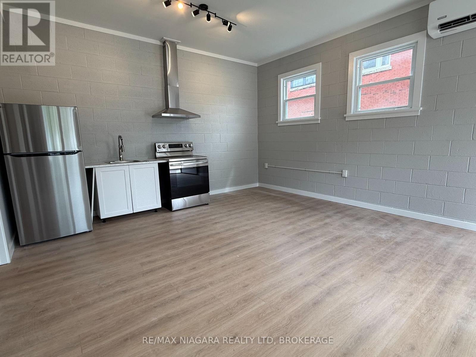 Photo 40 of 214 Jarvis Street, Fort Erie ON