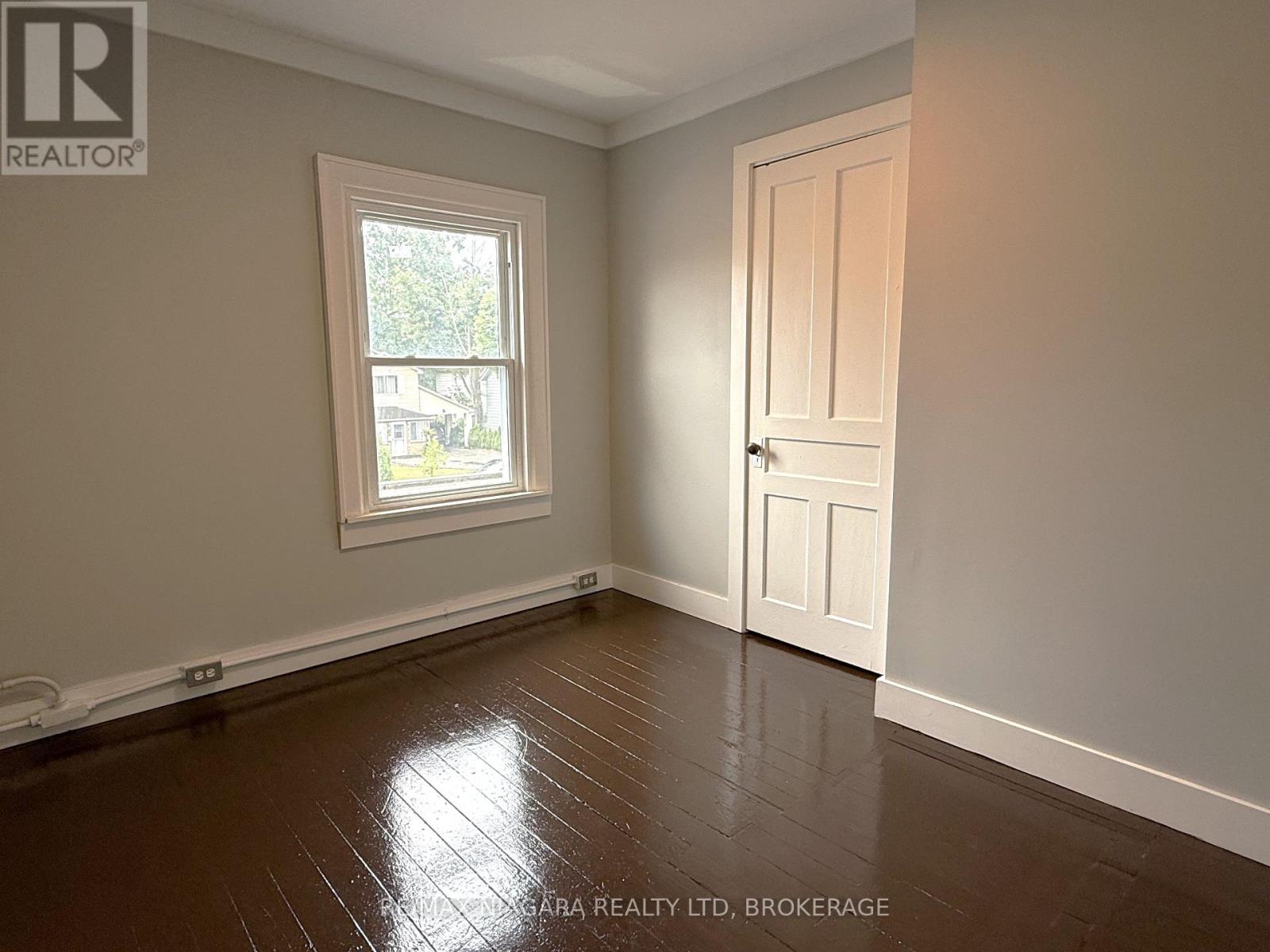 Photo 7 of 214 Jarvis Street, Fort Erie ON