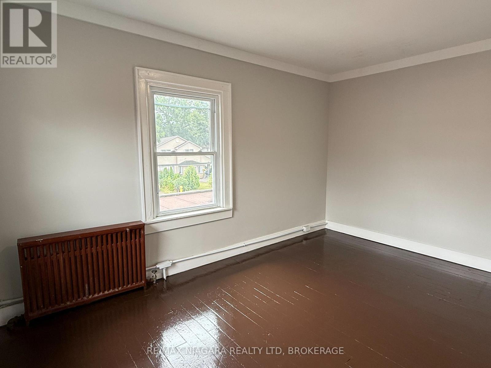 Photo 44 of 214 Jarvis Street, Fort Erie ON
