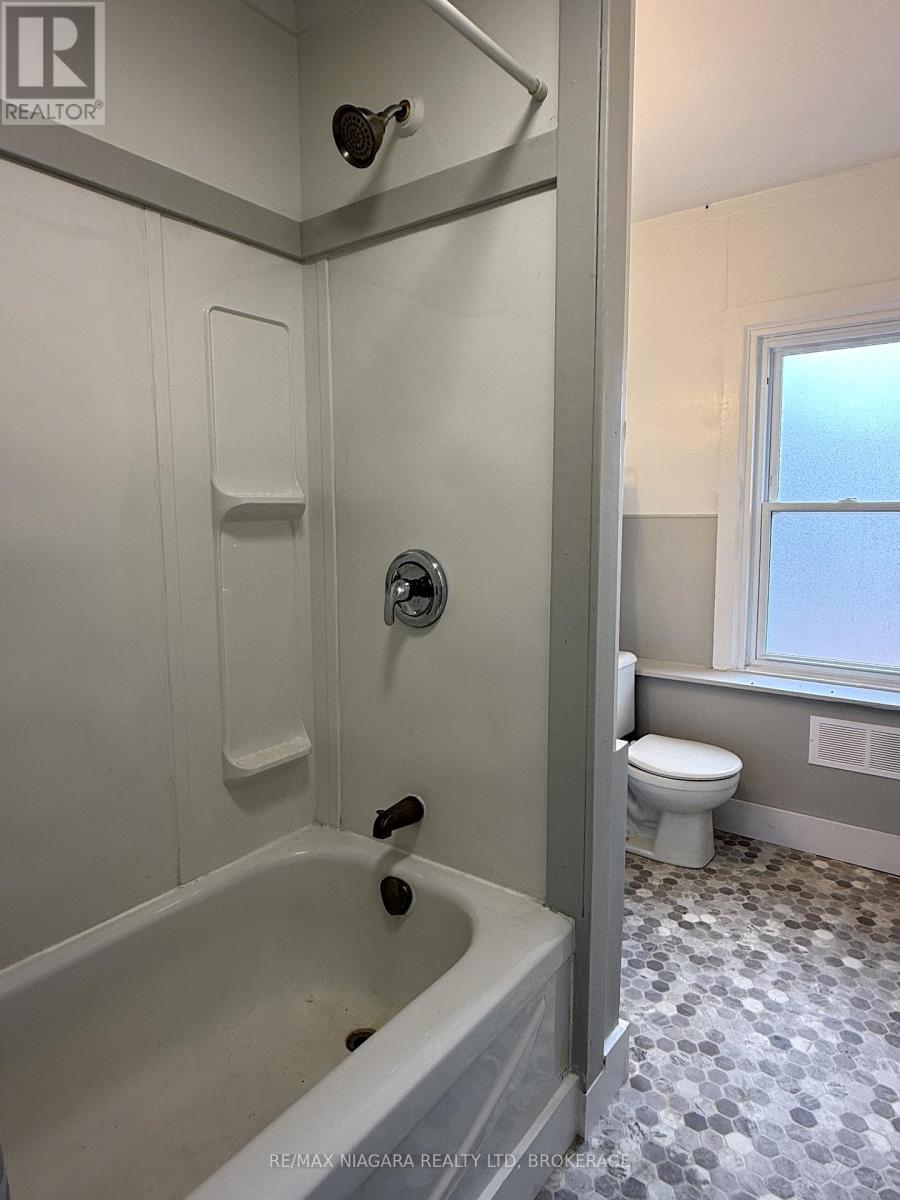 Photo 12 of 214 Jarvis Street, Fort Erie ON