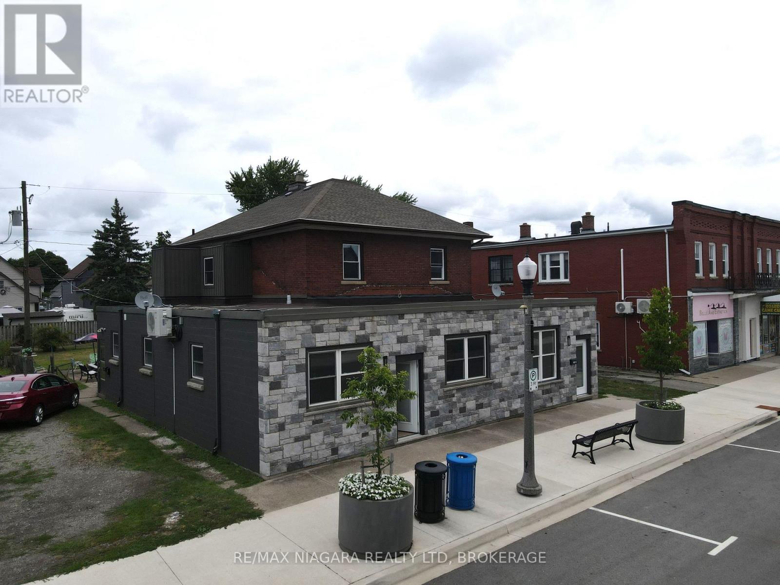 Photo 4 of 214 Jarvis Street, Fort Erie ON