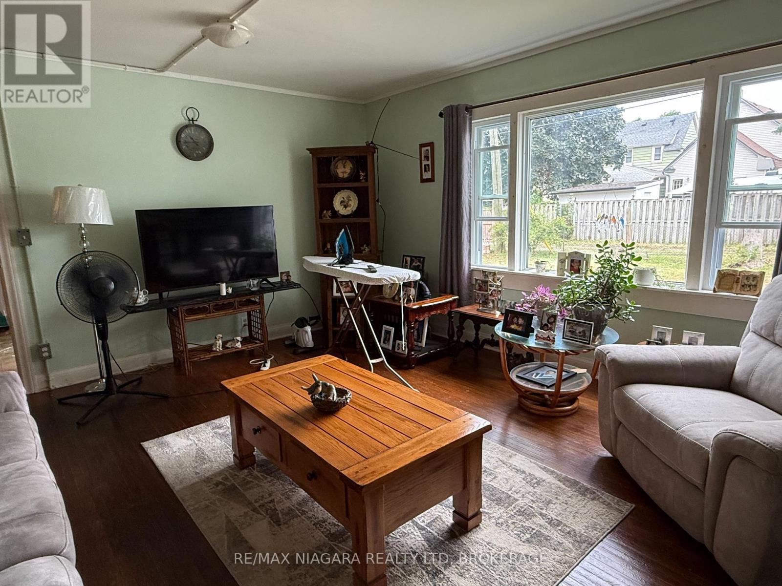 Photo 8 of 214 Jarvis Street, Fort Erie ON