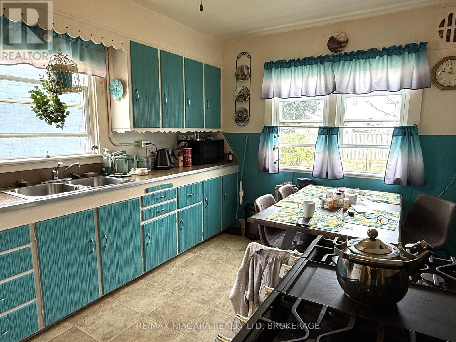 Photo 37 of 214 Jarvis Street, Fort Erie ON
