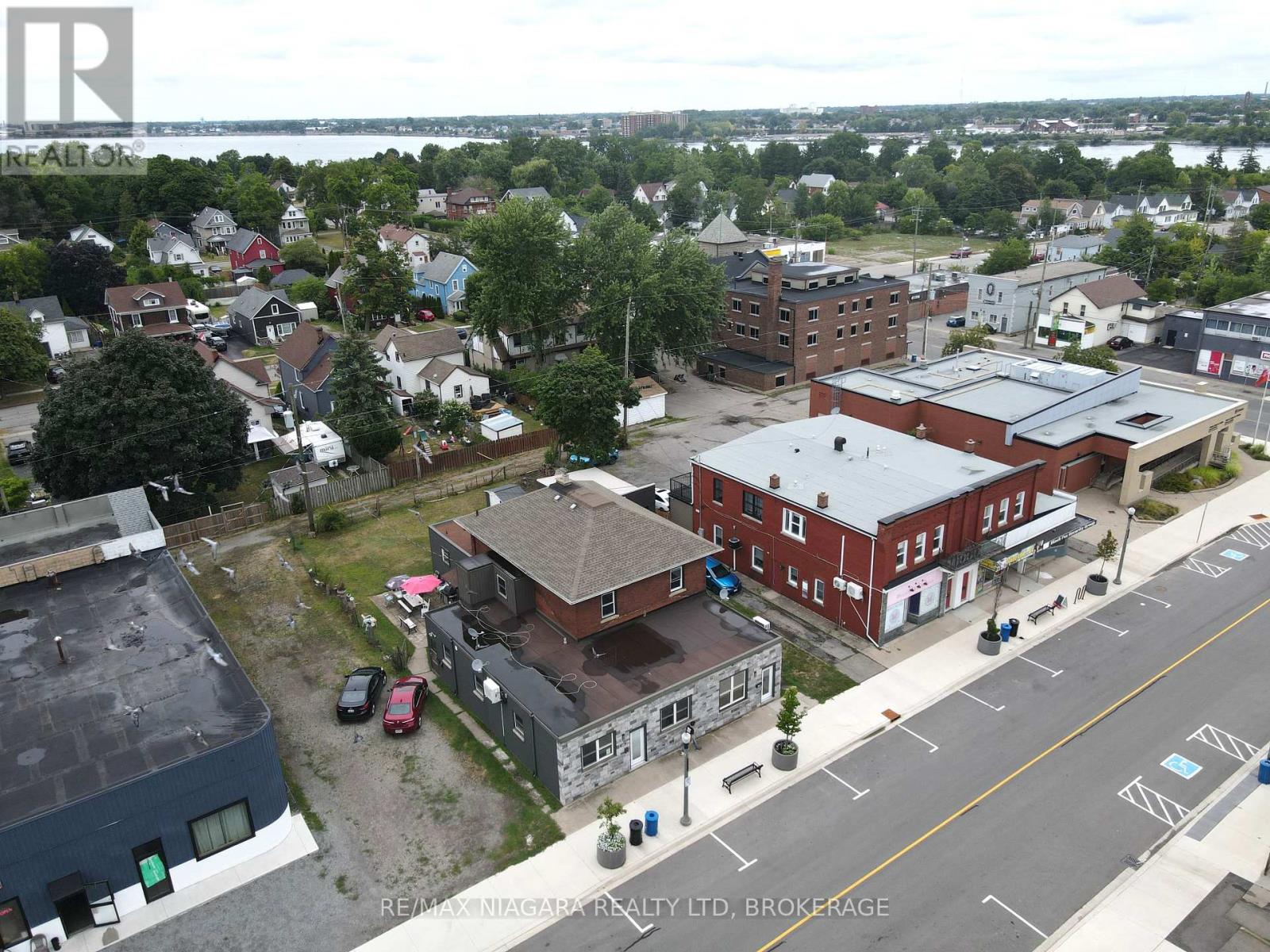 Photo 19 of 214 Jarvis Street, Fort Erie ON