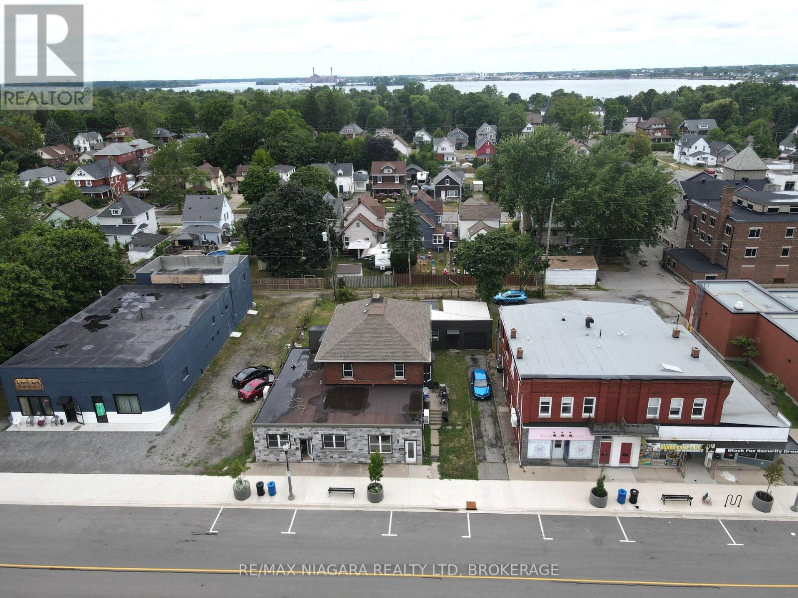 Photo 2 of 214 Jarvis Street, Fort Erie ON