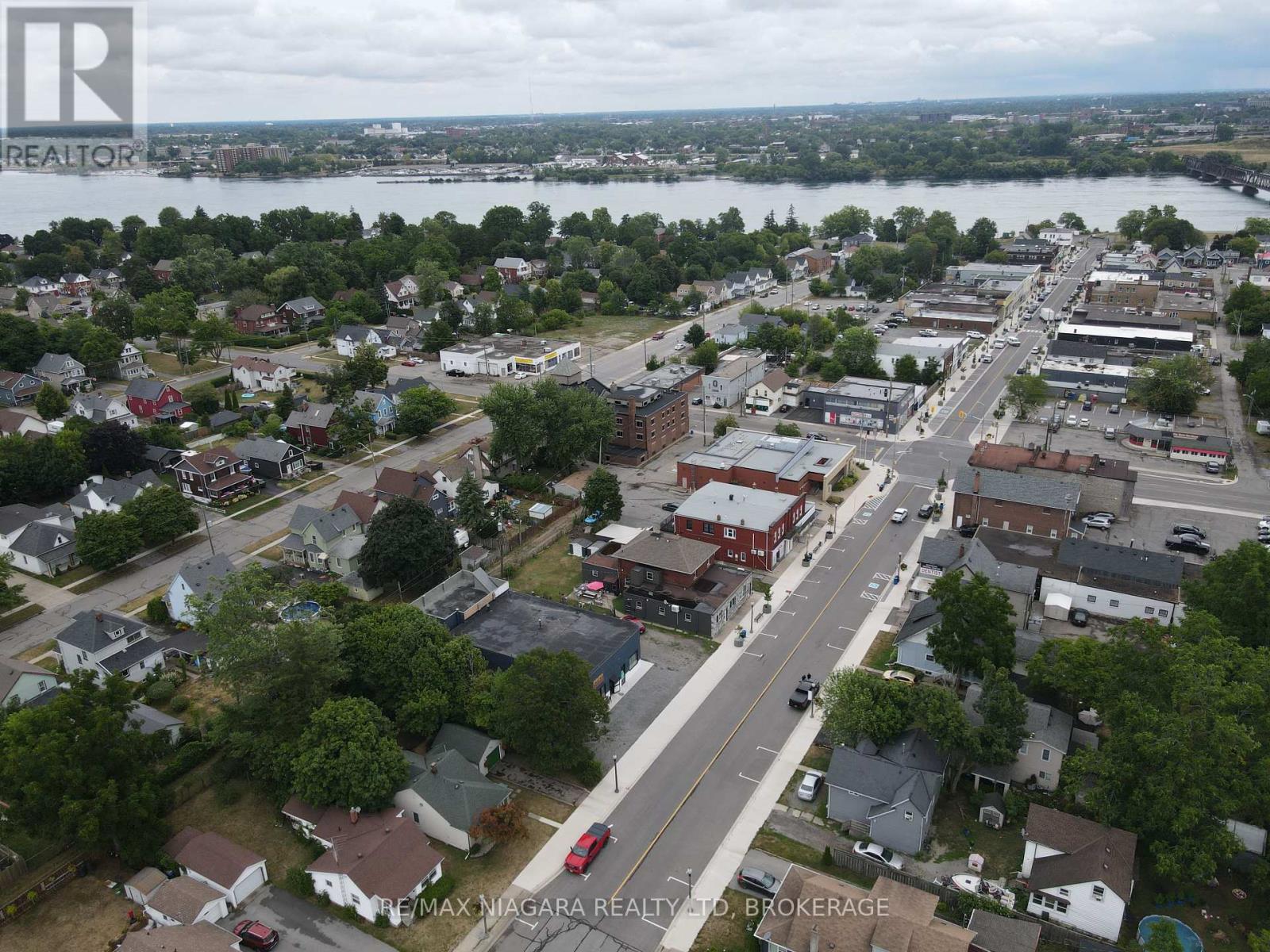 Photo 3 of 214 Jarvis Street, Fort Erie ON