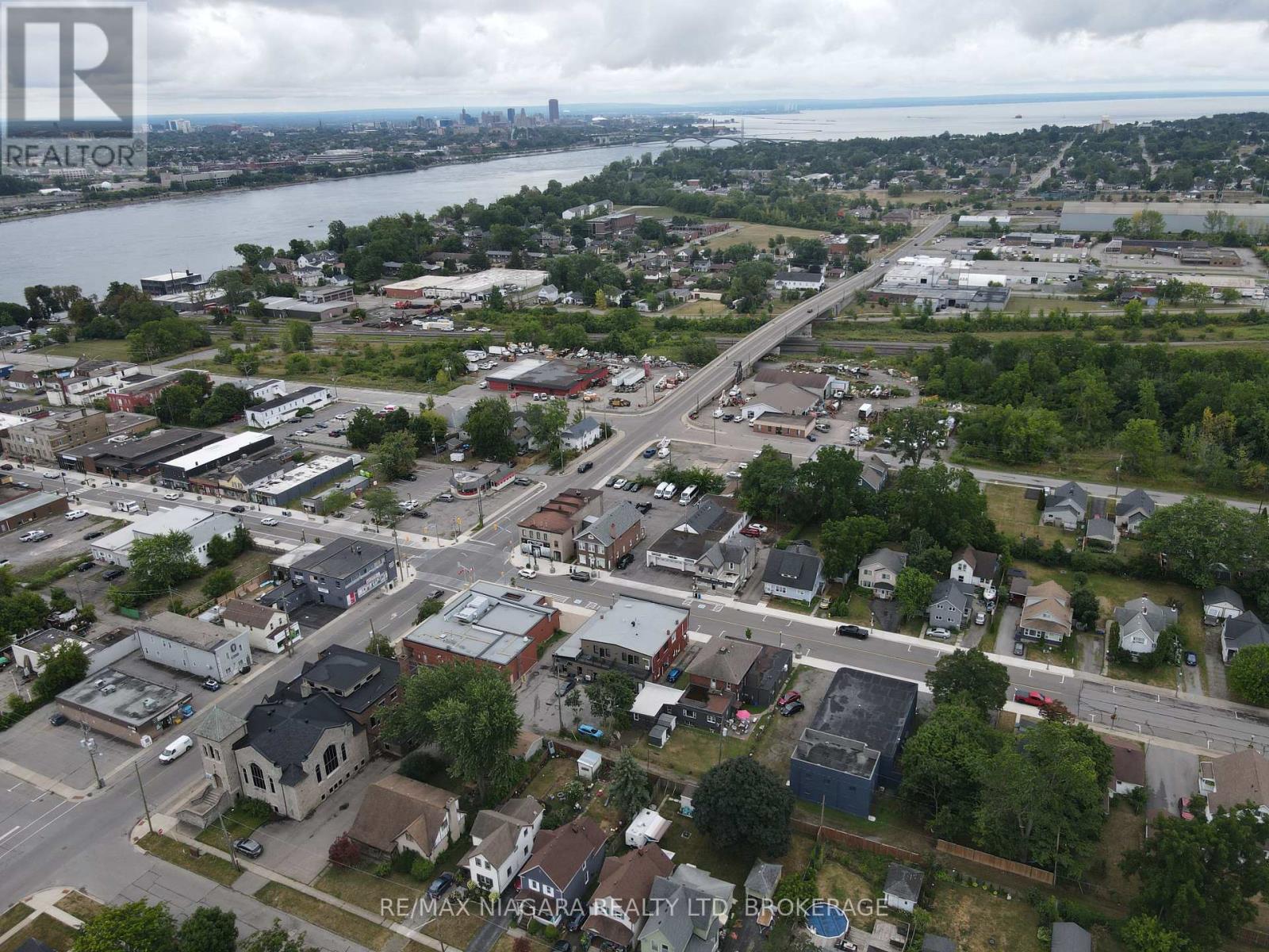 Photo 38 of 214 Jarvis Street, Fort Erie ON