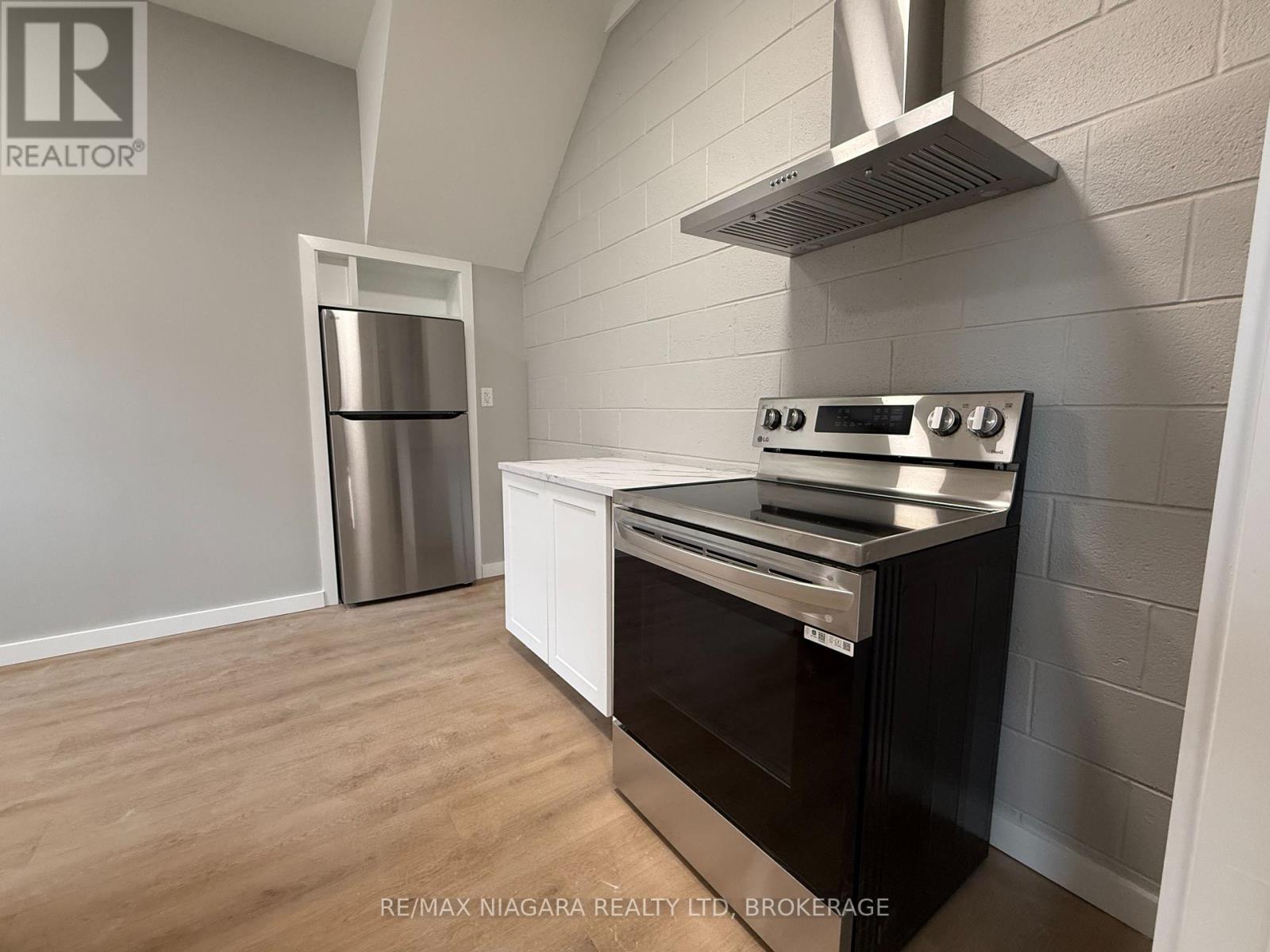 Photo 5 of 214 Jarvis Street, Fort Erie ON