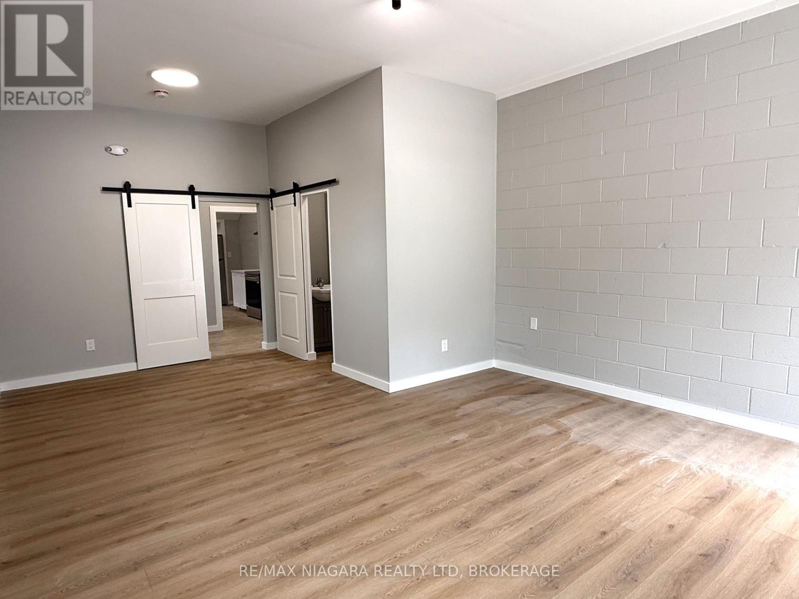 Photo 6 of 214 Jarvis Street, Fort Erie ON