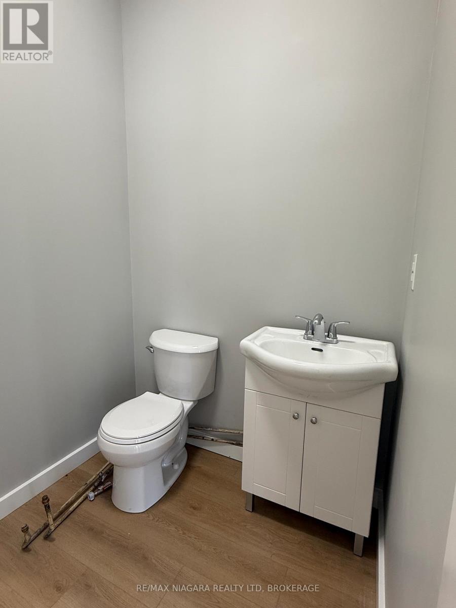 Photo 24 of 214 Jarvis Street, Fort Erie ON