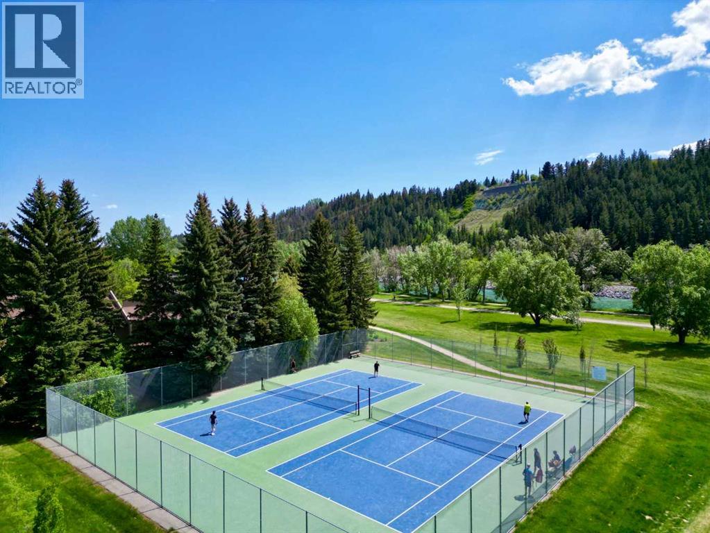 Single Family House 4 Level for Sale in  Point Mckay Road NW Point McKay Calgary 