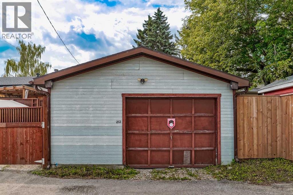 212 Doverview Crescent SE, Calgary, Alberta