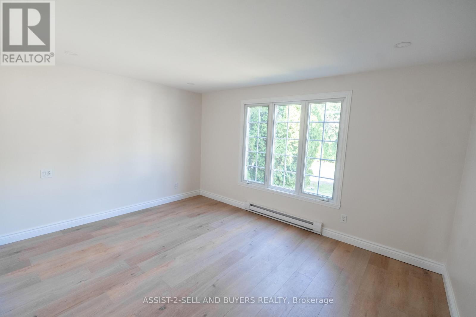 Photo 12 of 862 Dundee Avenue, Cornwall ON