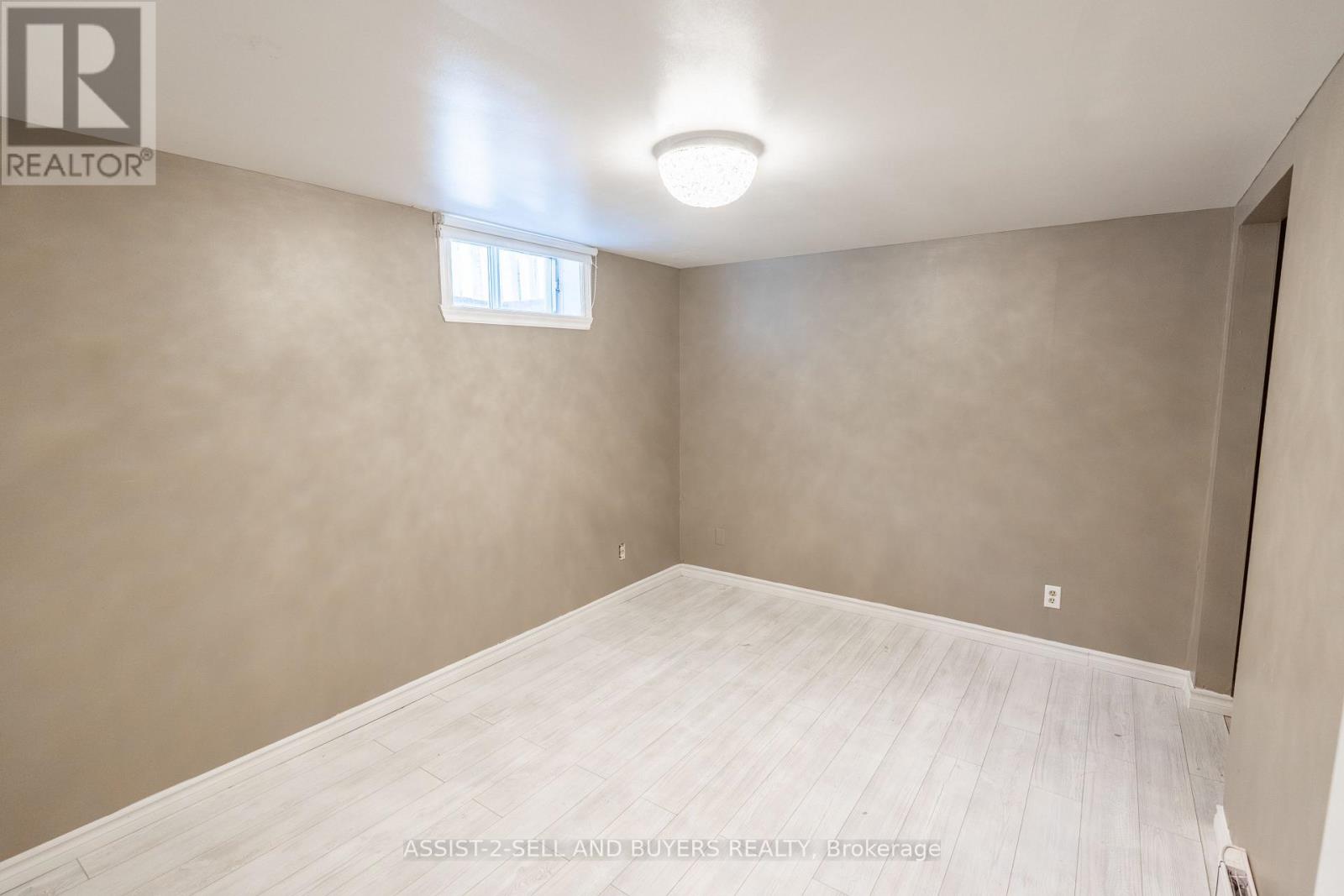 Photo 18 of 862 Dundee Avenue, Cornwall ON