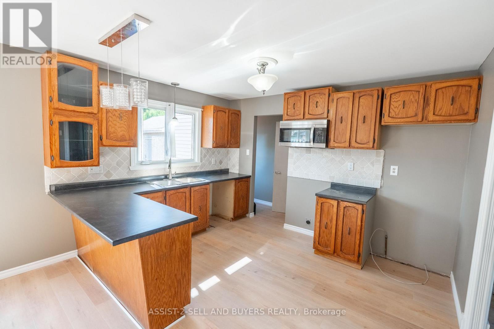 Photo 11 of 862 Dundee Avenue, Cornwall ON