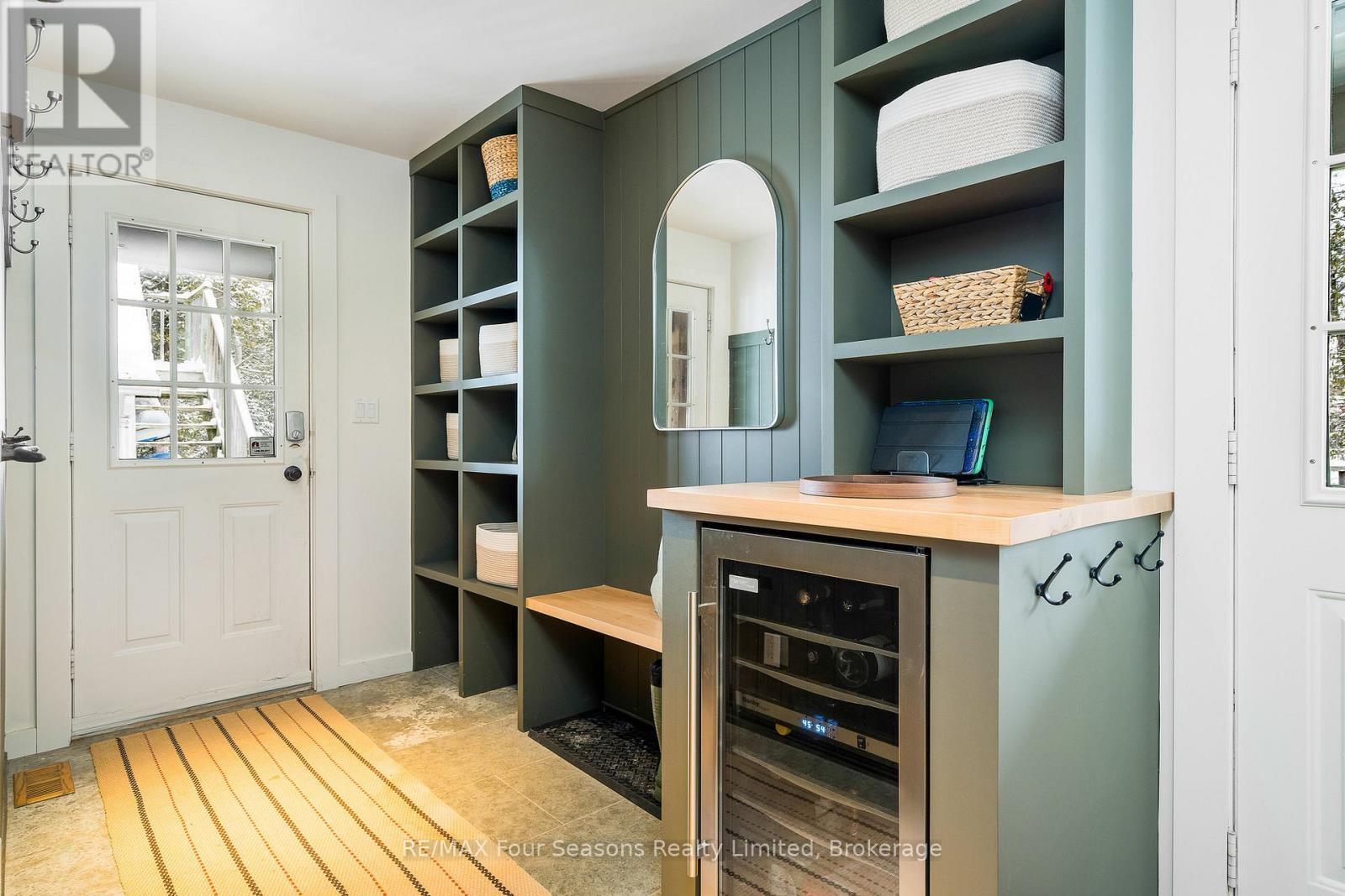 Photo 2 of 141 Aspen Way, Blue Mountains ON